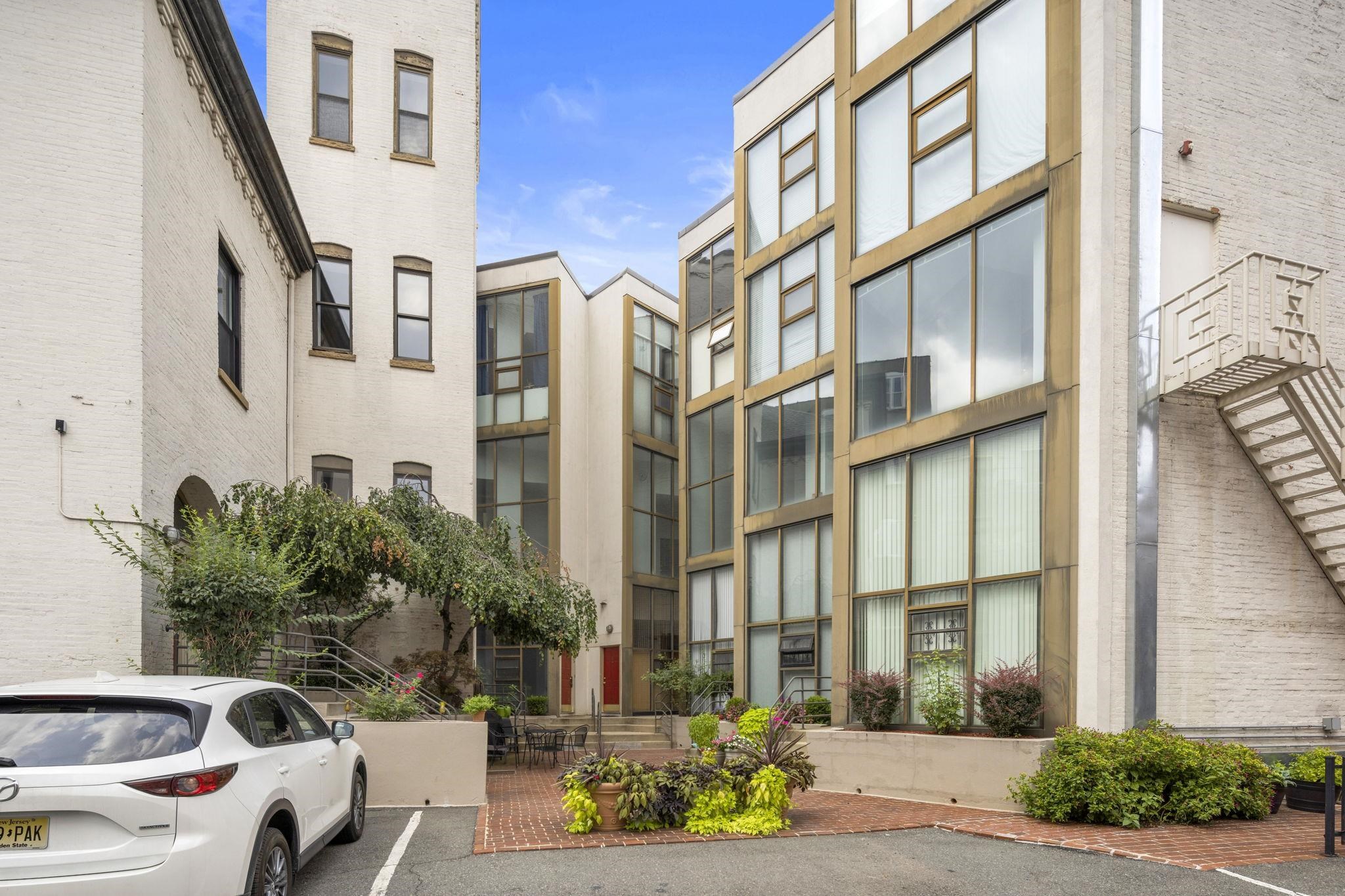 222 CLINTON ST Unit: 19