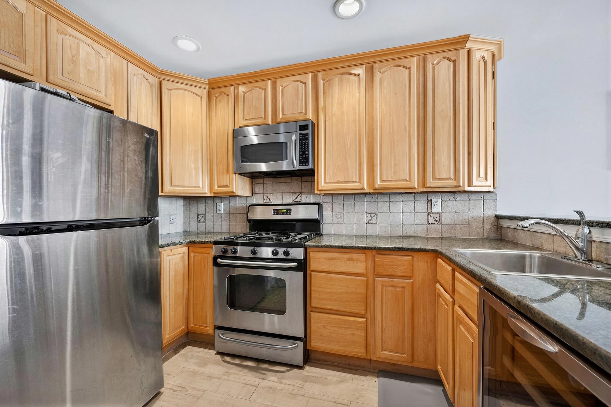 1204 WASHINGTON ST Unit: 3N