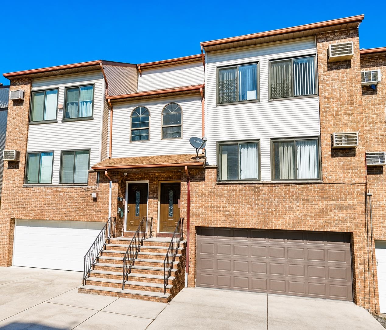 212 45TH ST Unit: 2