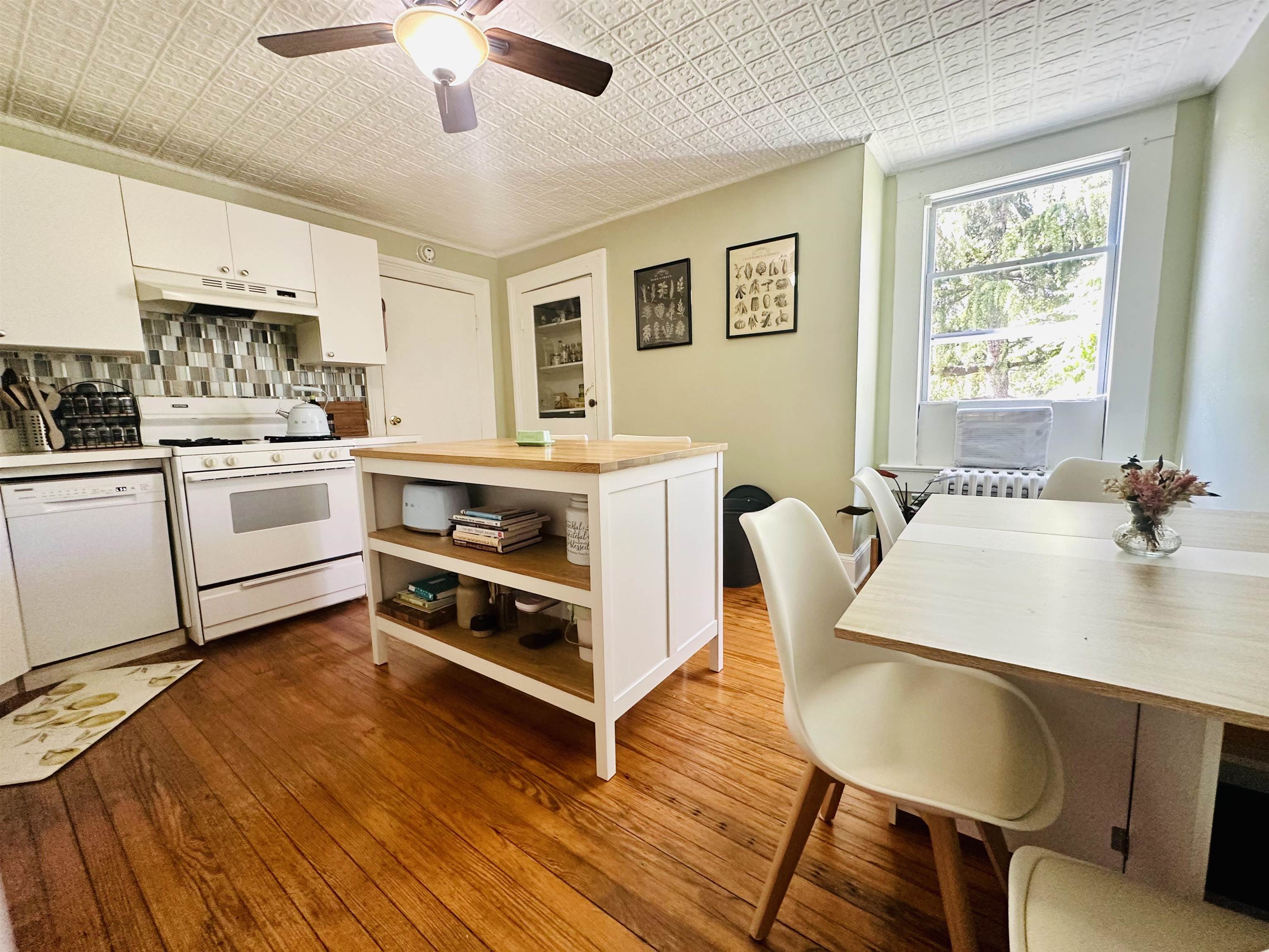 235 MONTGOMERY ST Unit: 2