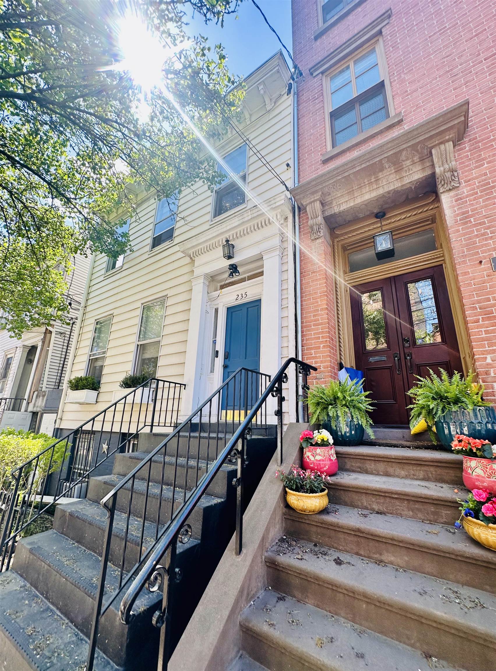 235 MONTGOMERY ST Unit: 2