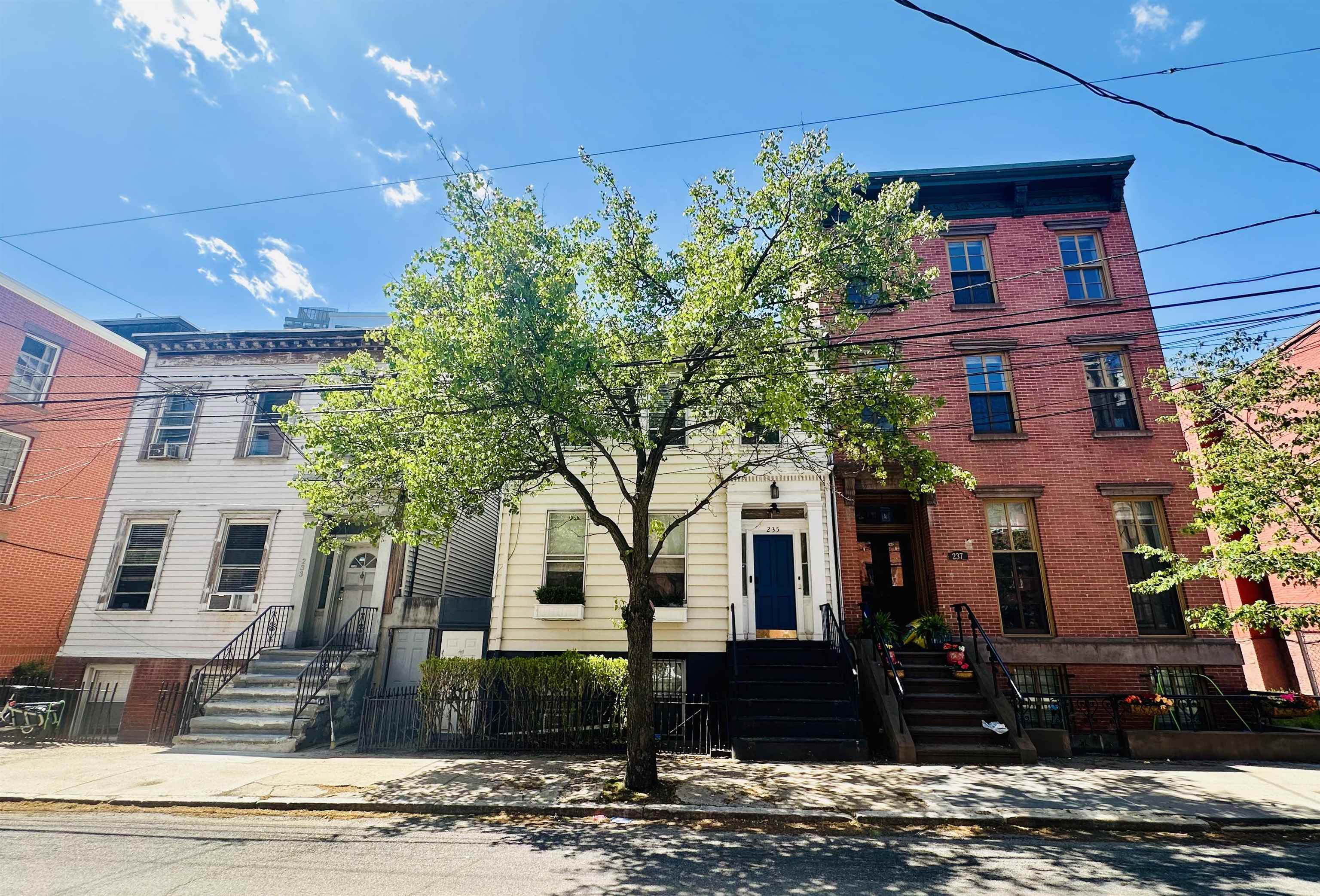 235 MONTGOMERY ST Unit: 2