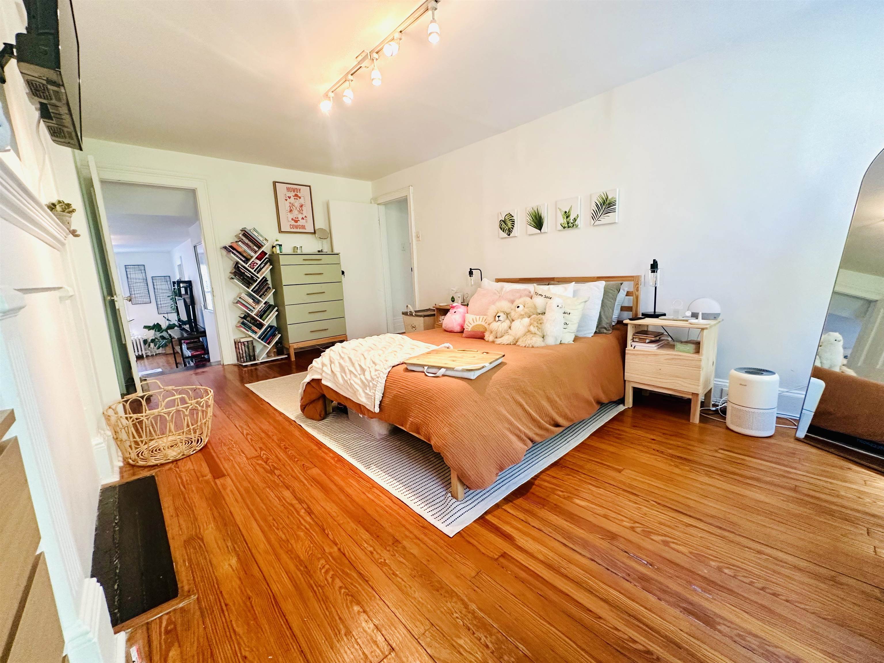 235 MONTGOMERY ST Unit: 2