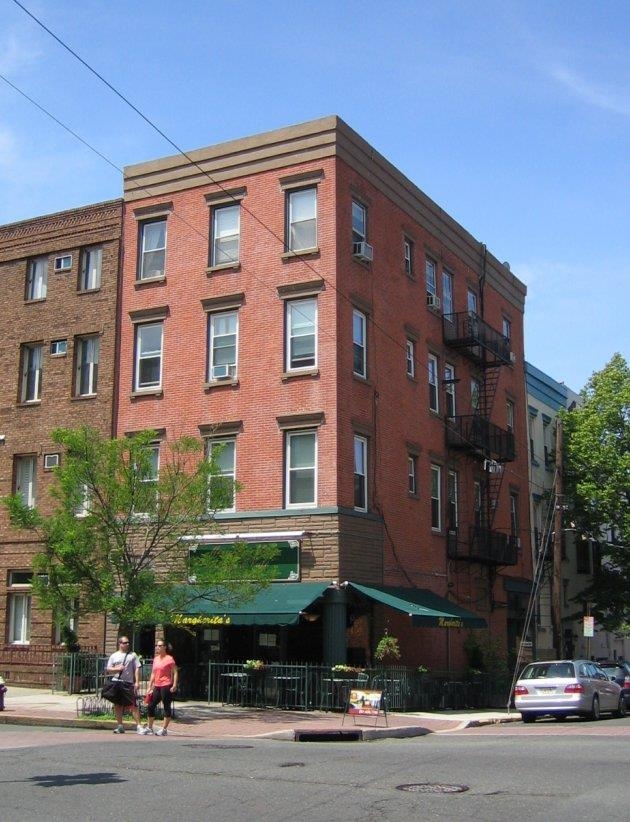 740 WASHINGTON ST Unit: Apt 4
