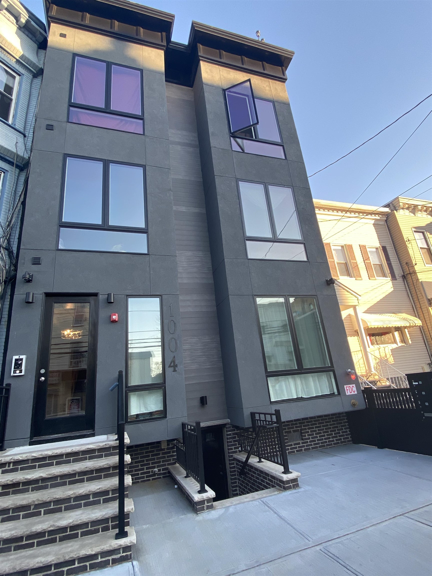 1004 SUMMIT AVE Unit: 102