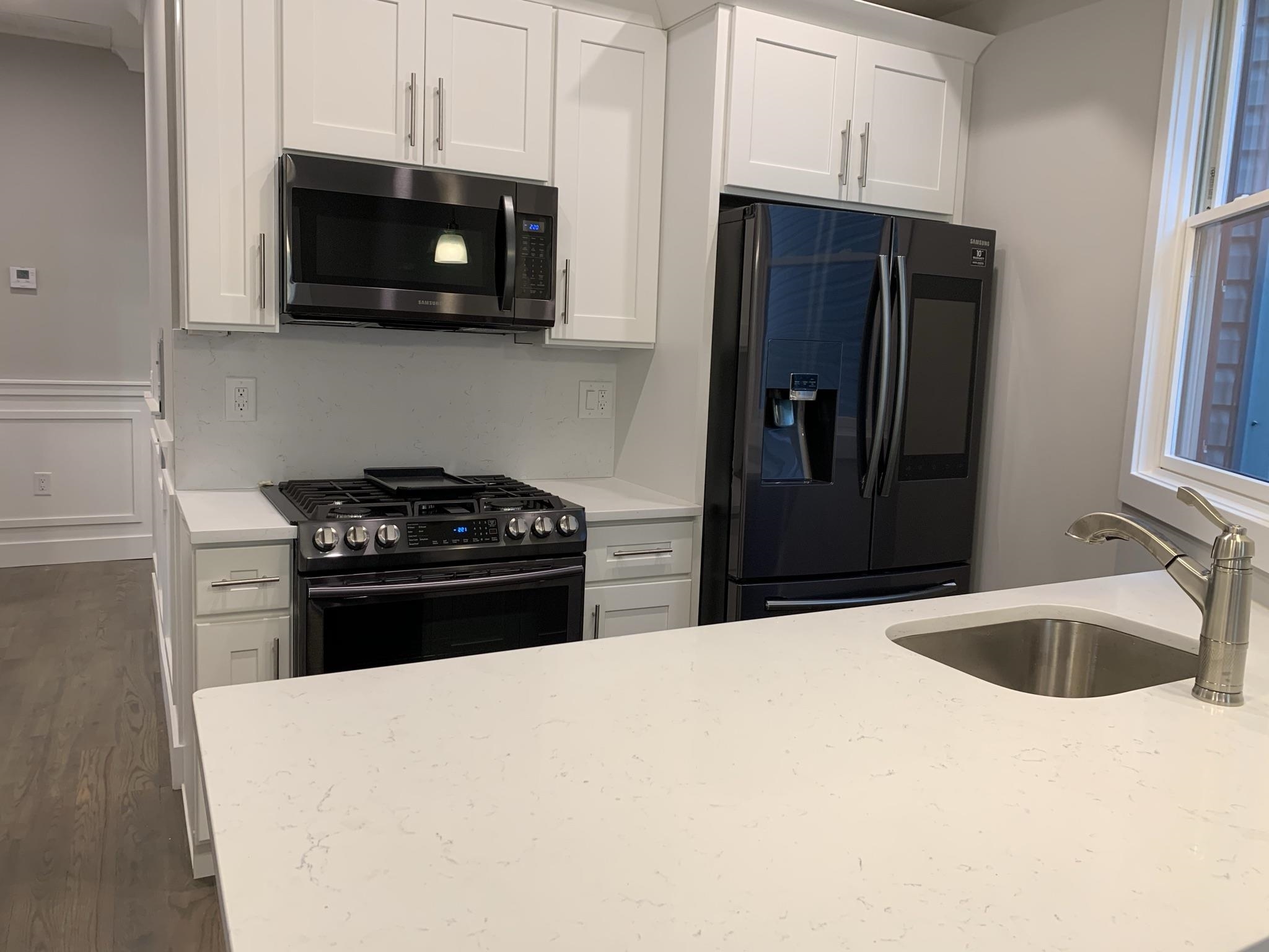 1004 SUMMIT AVE Unit: 102