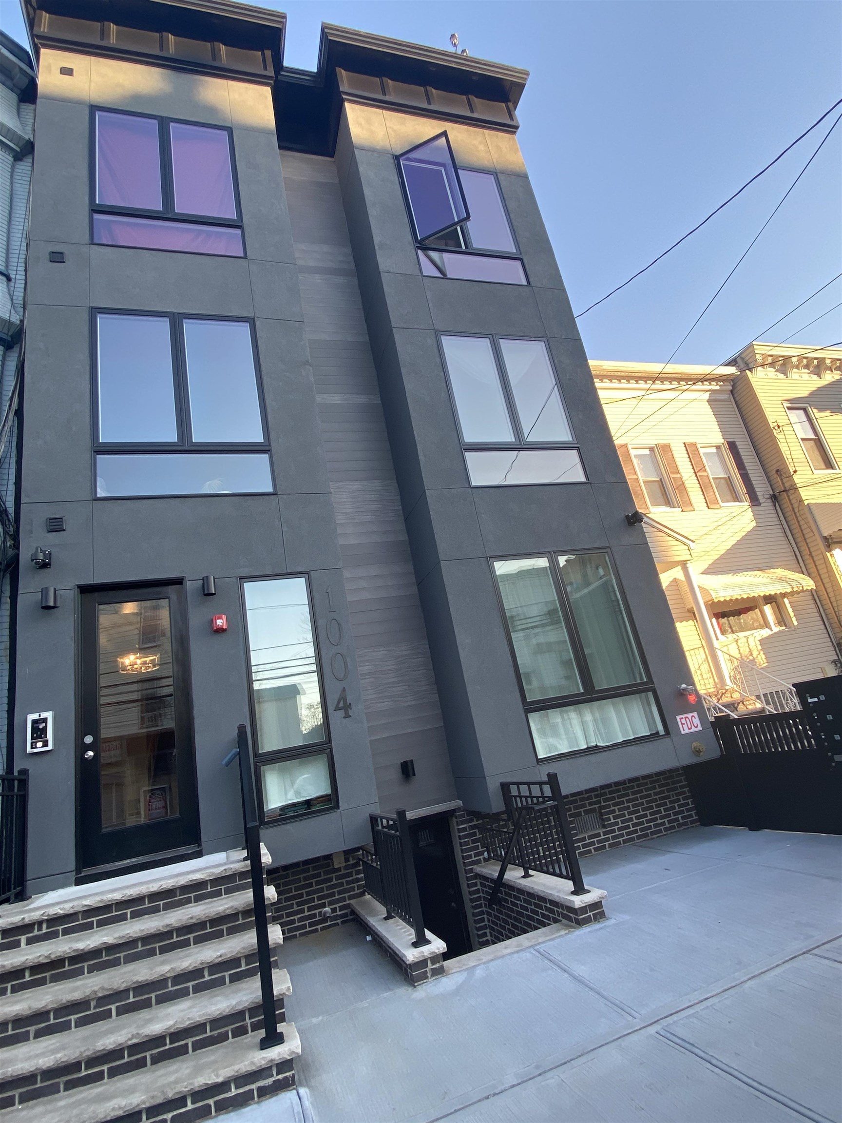 1004 SUMMIT AVE Unit: 102