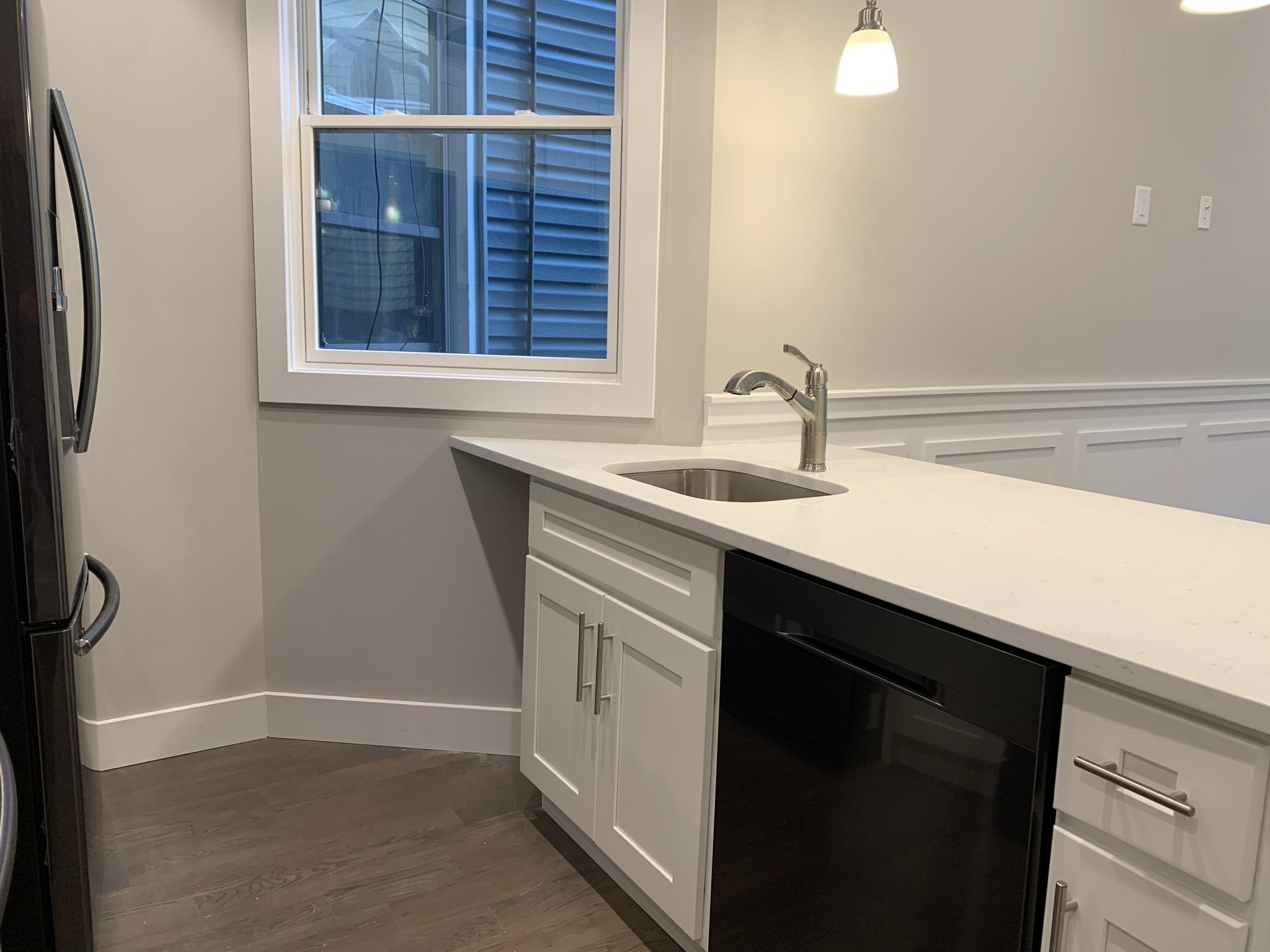 1004 SUMMIT AVE Unit: 102