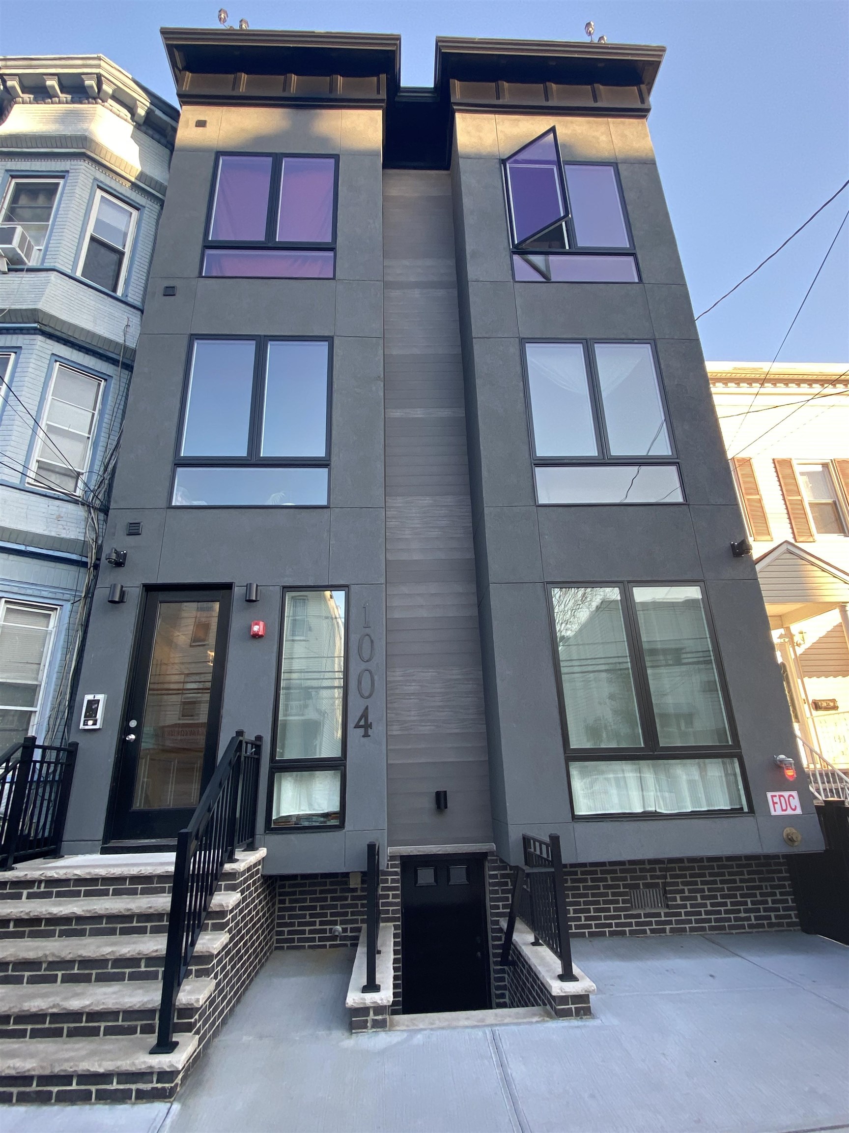 1004 SUMMIT AVE Unit: 102