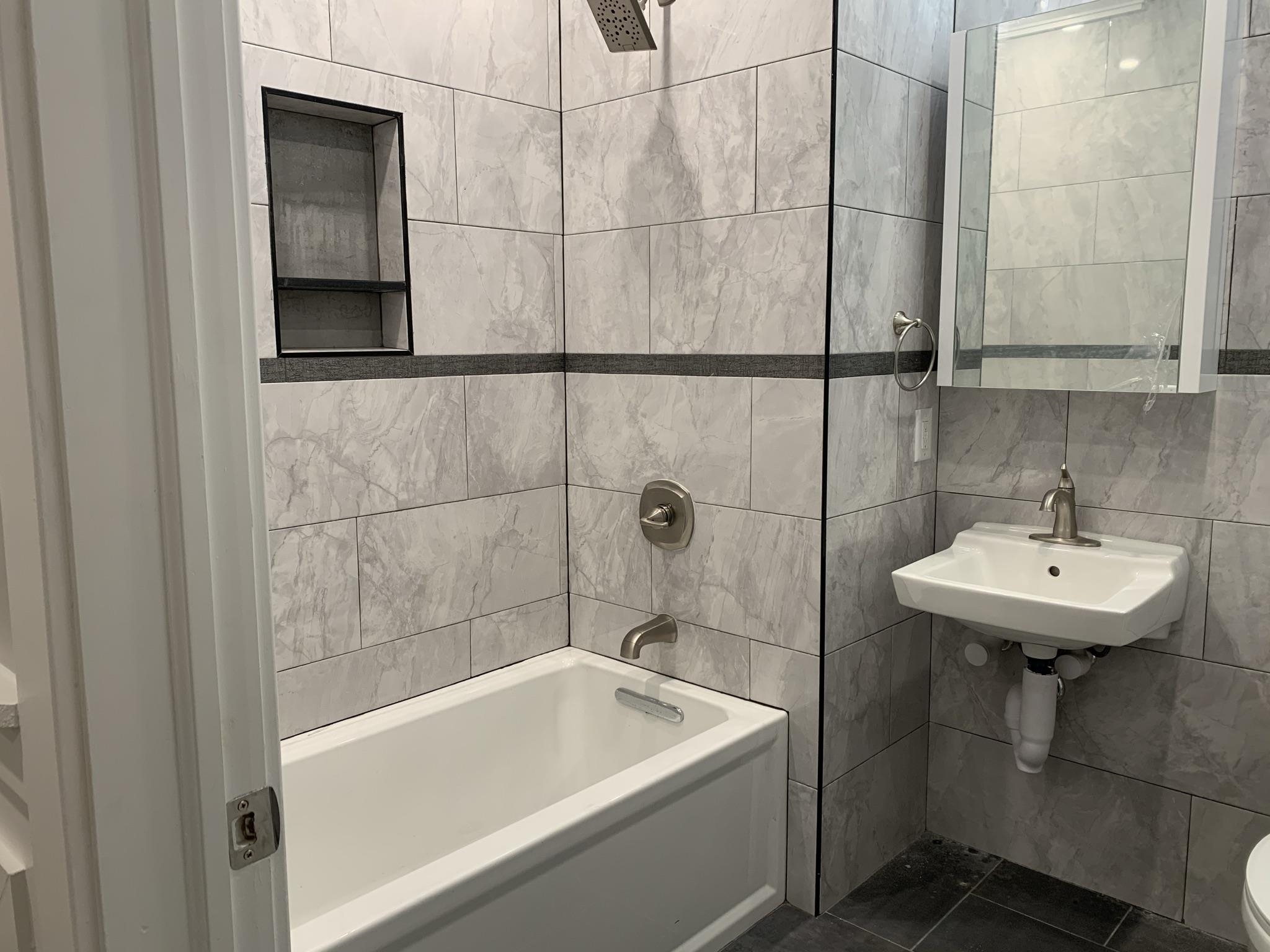 1004 SUMMIT AVE Unit: 102