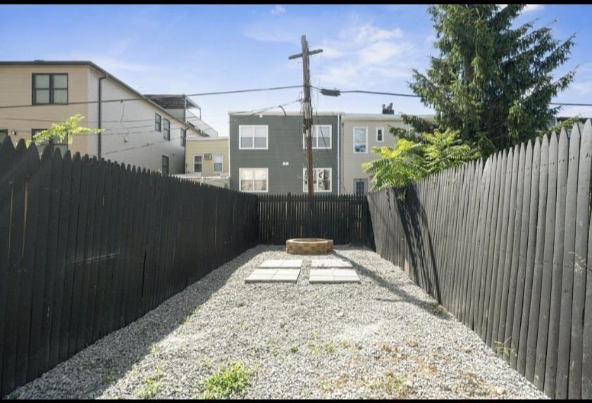 234 WEBSTER AVE Unit: 1R