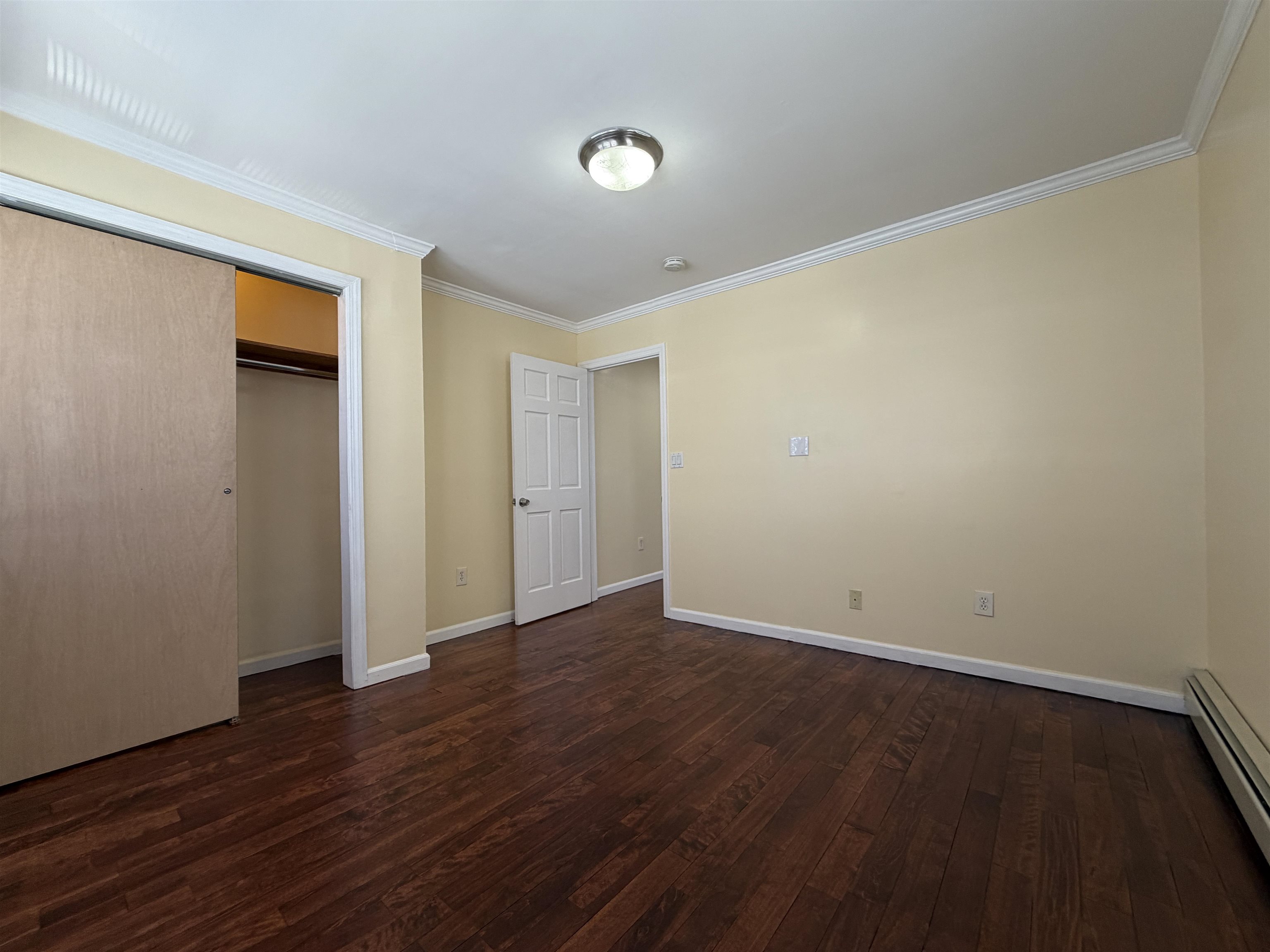 77 HUTTON ST Unit: 4