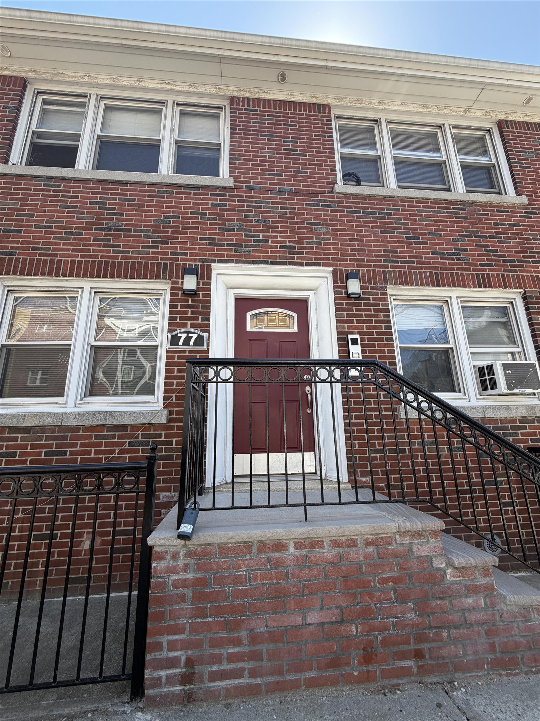 77 HUTTON ST Unit: 4