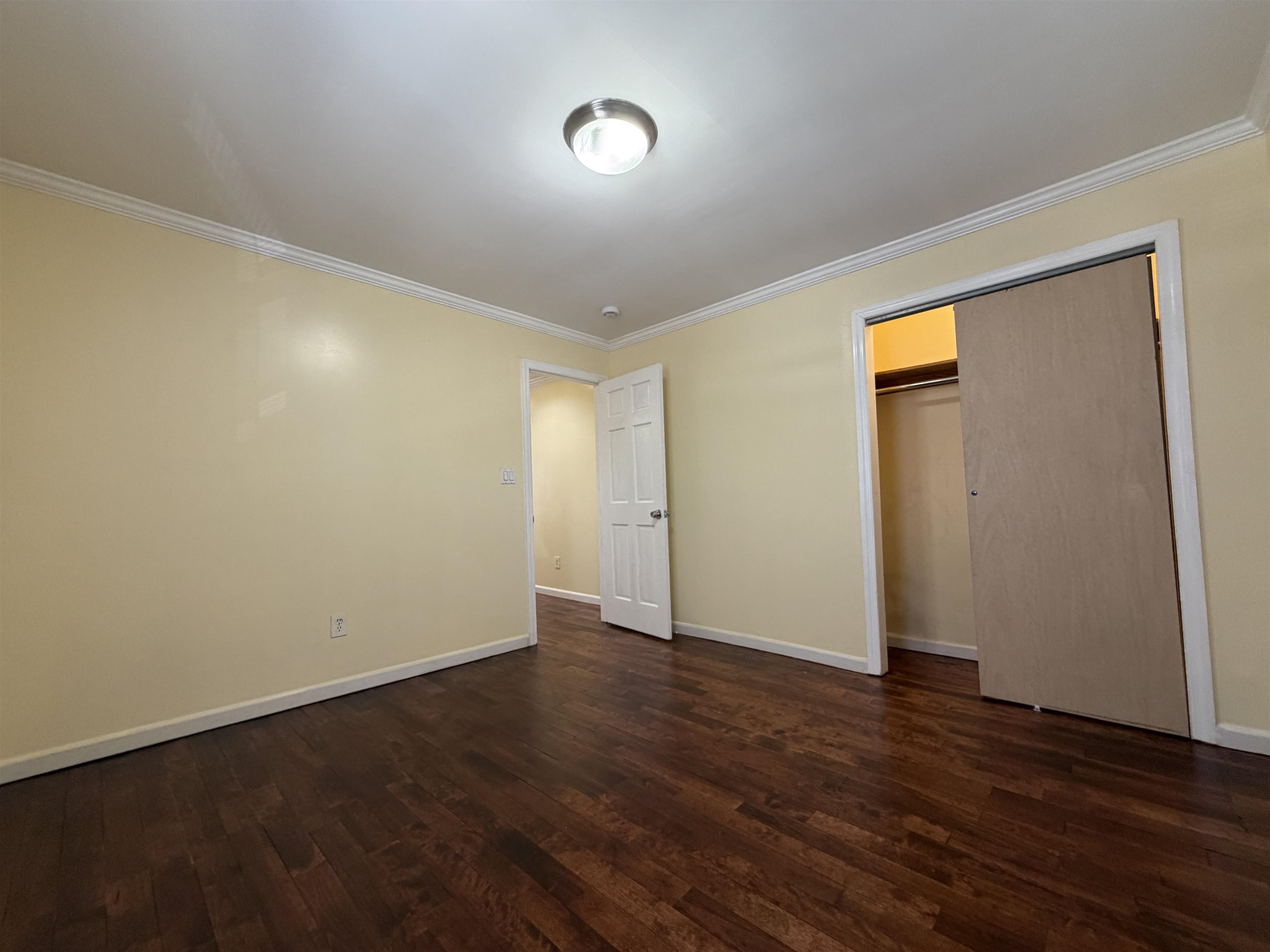 77 HUTTON ST Unit: 4