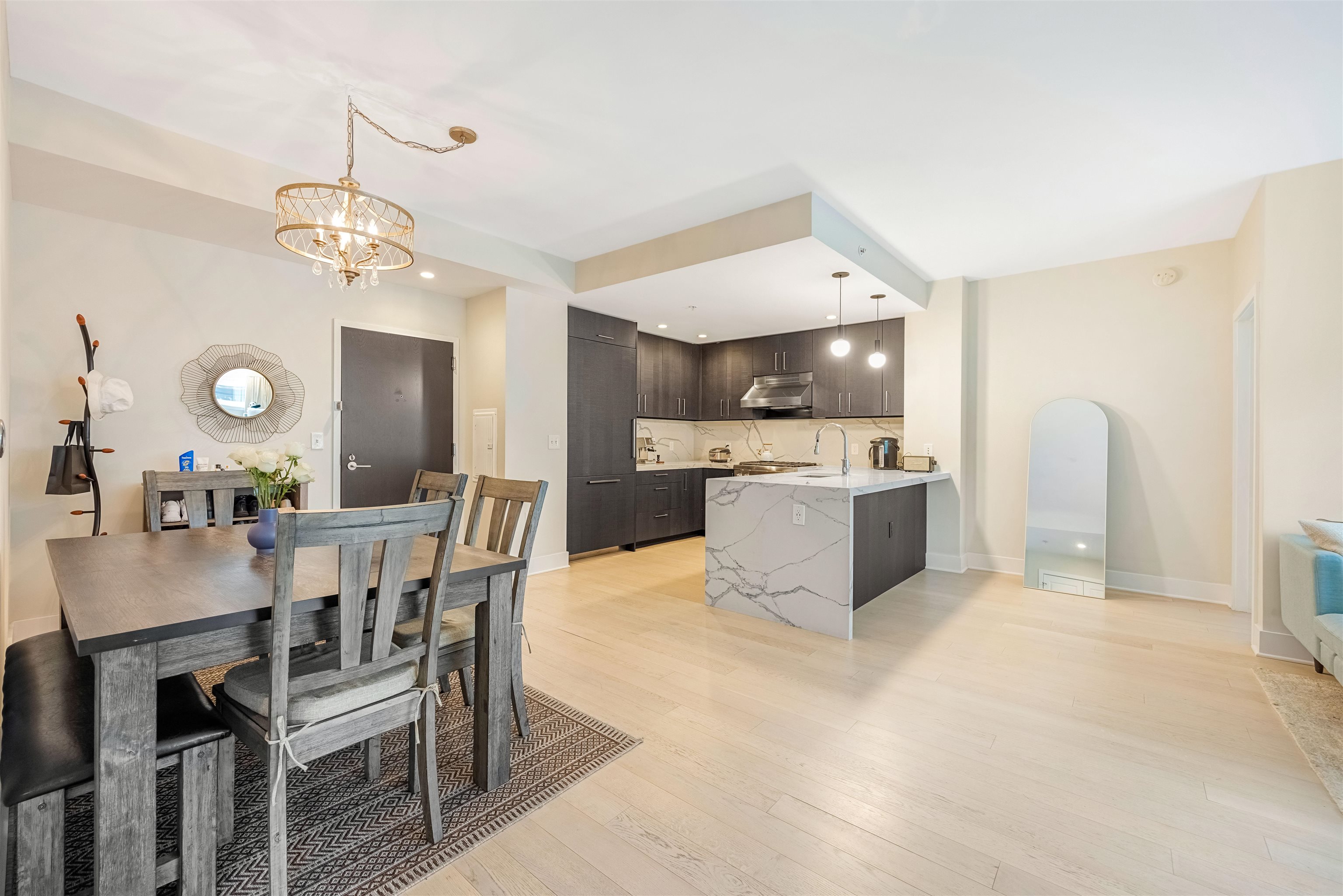 1400 HUDSON ST Unit: 209