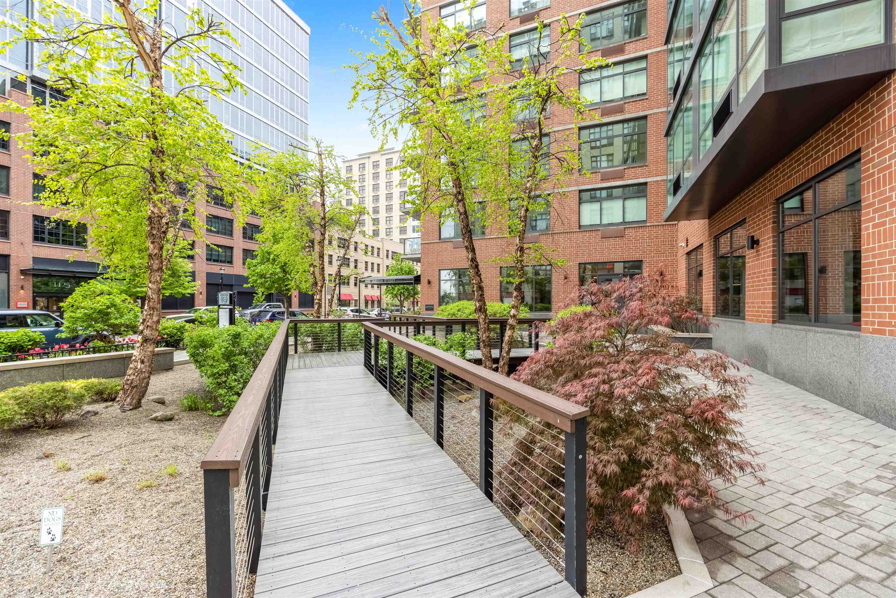 1400 HUDSON ST Unit: 209