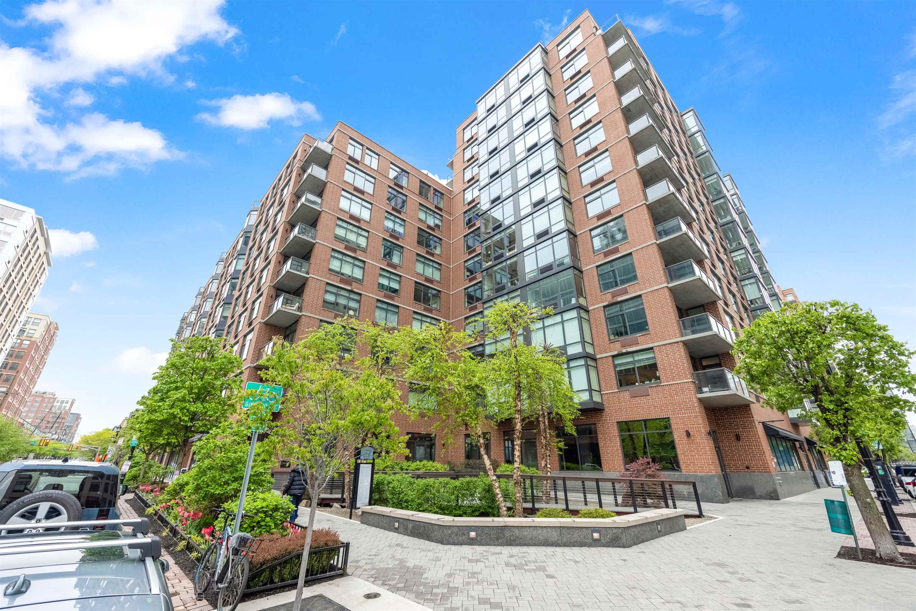 1400 HUDSON ST Unit: 209