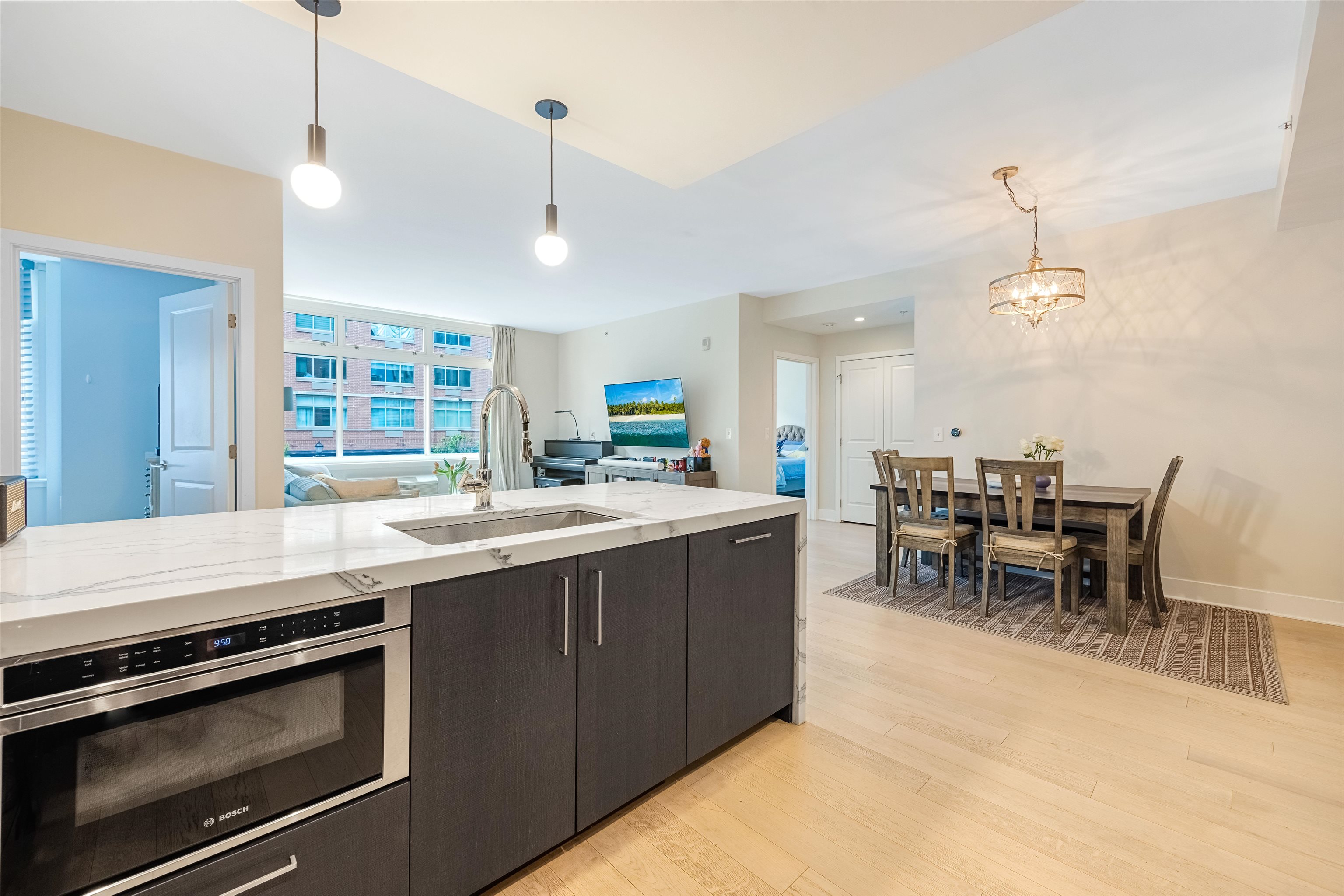 1400 HUDSON ST Unit: 209