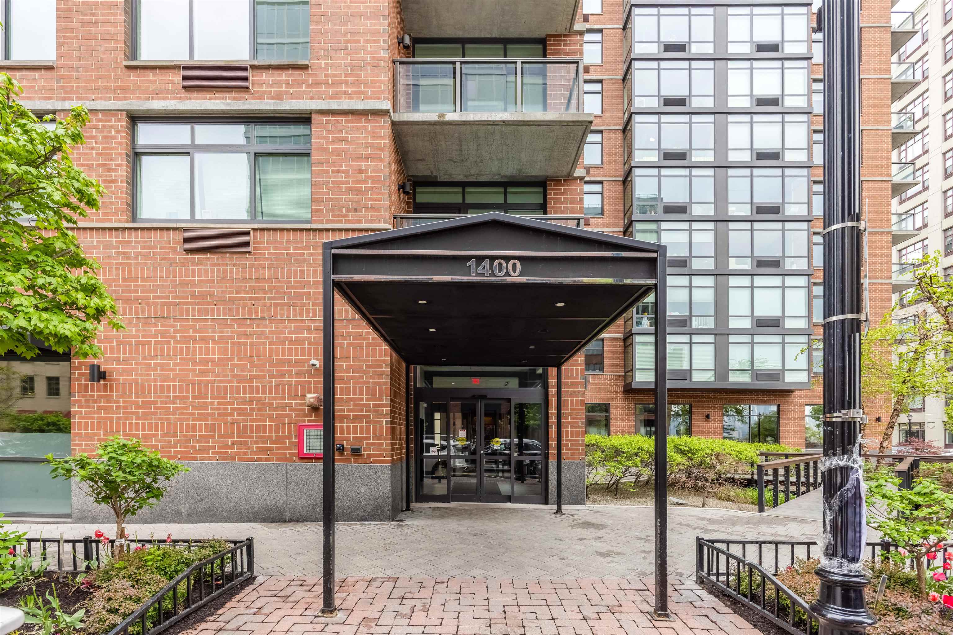1400 HUDSON ST Unit: 209