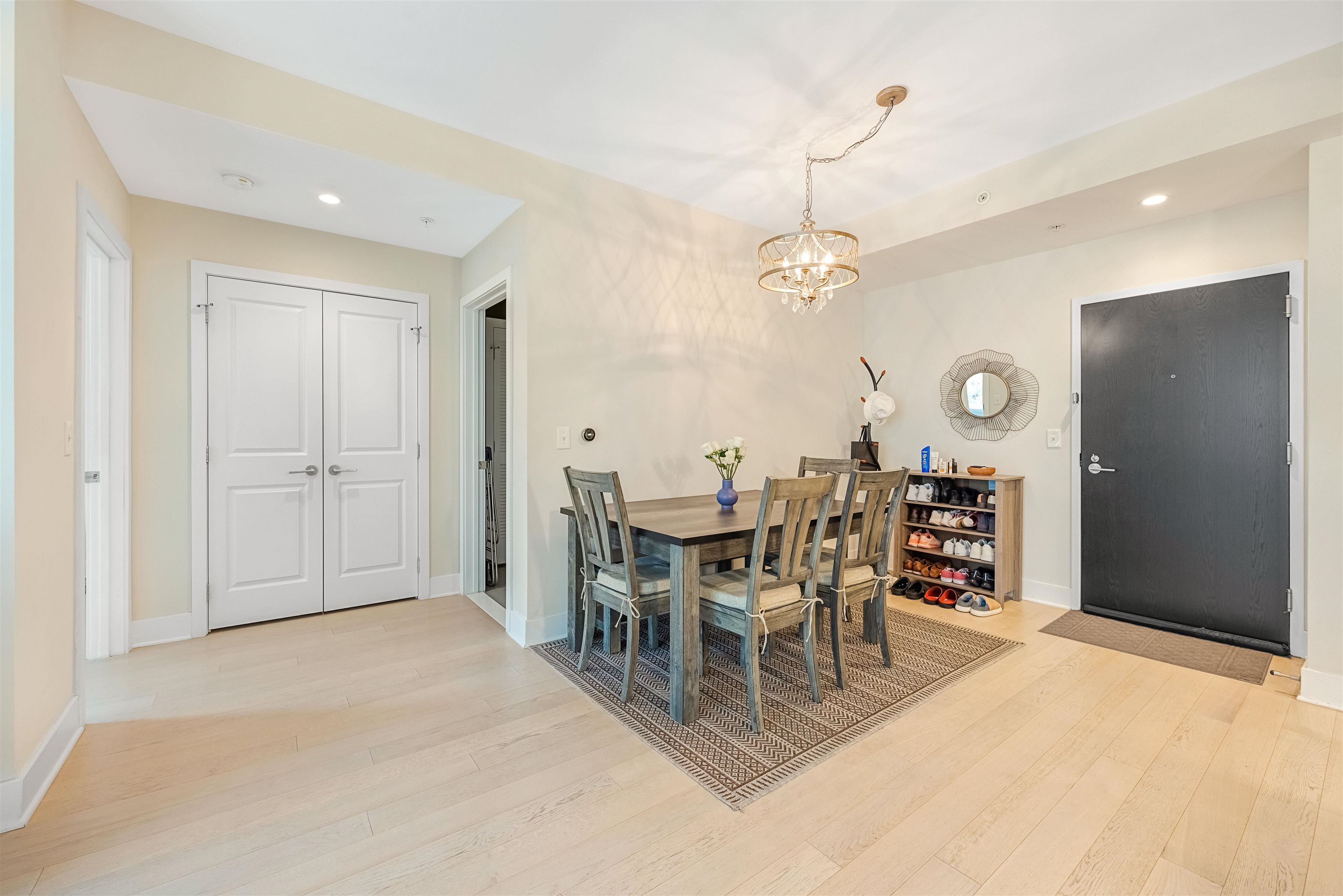 1400 HUDSON ST Unit: 209