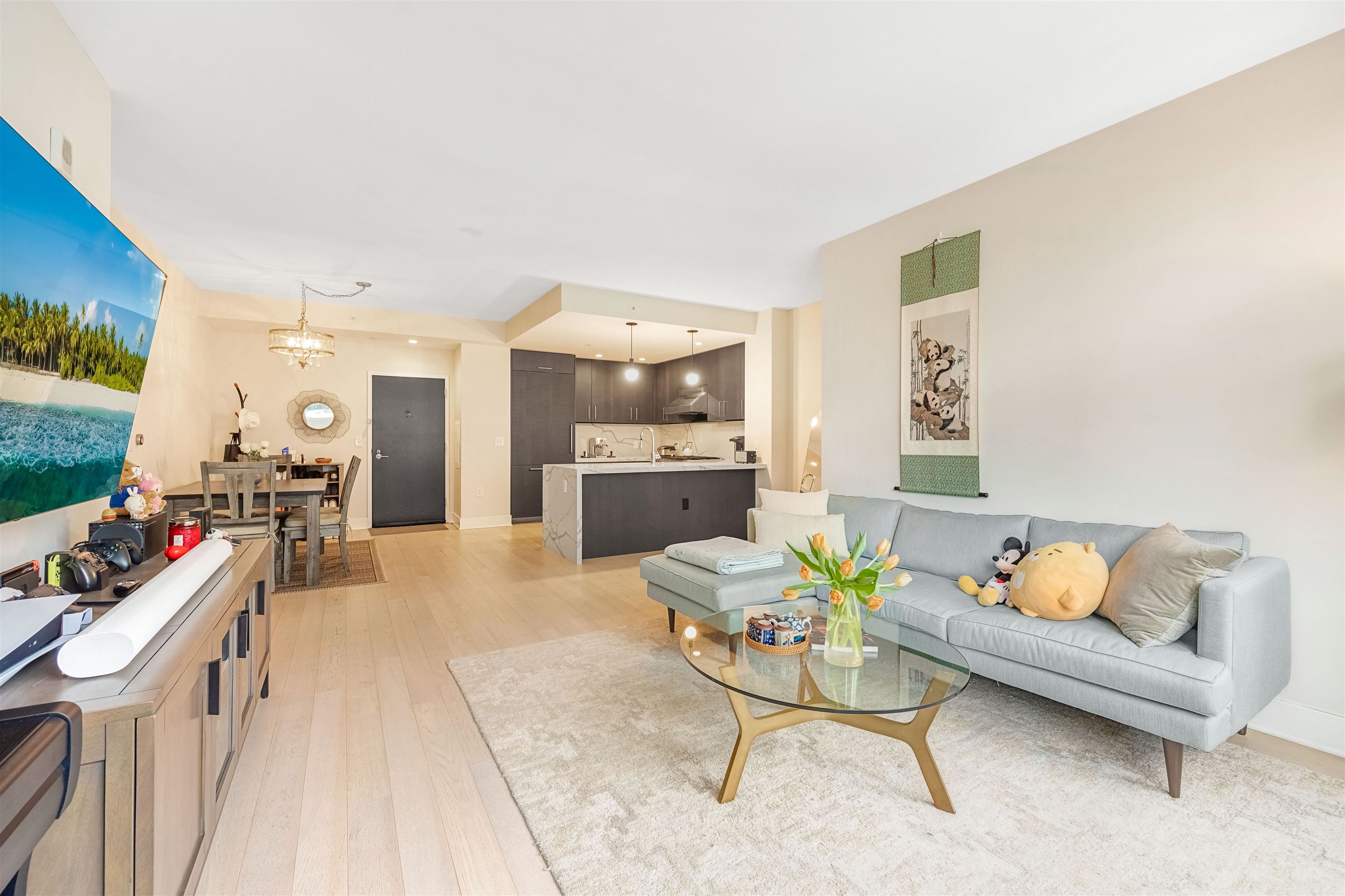 1400 HUDSON ST Unit: 209