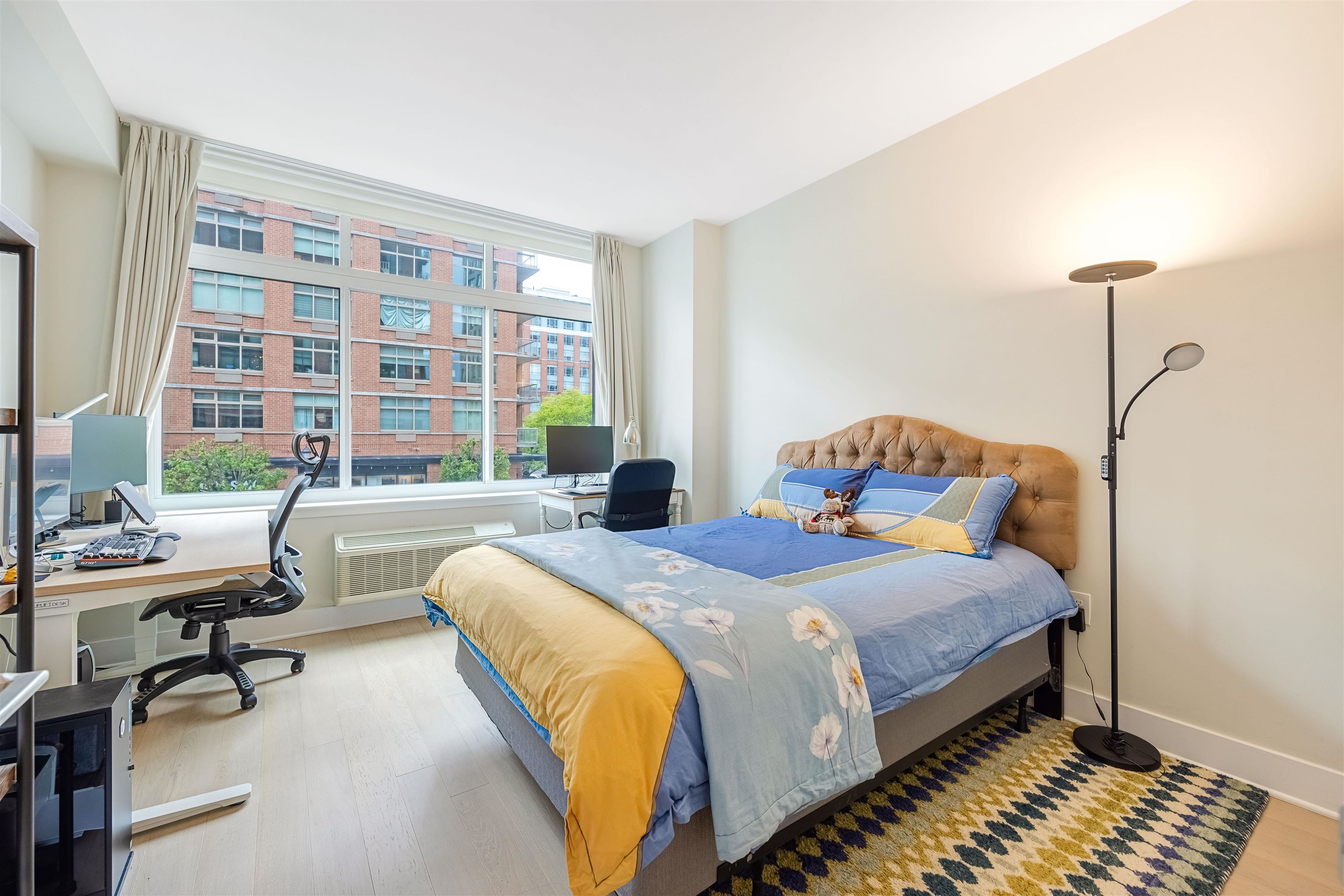 1400 HUDSON ST Unit: 209