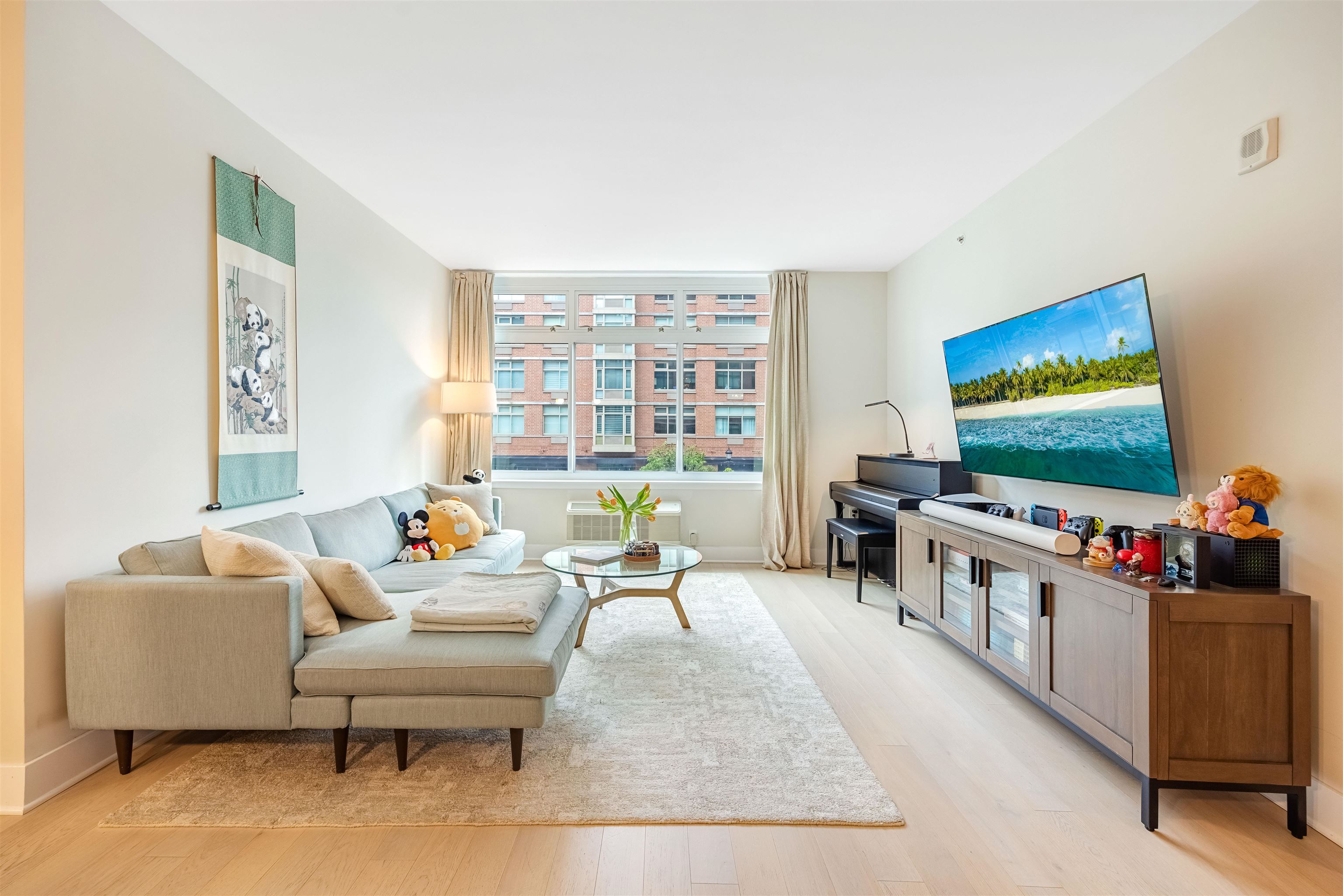 1400 HUDSON ST Unit: 209