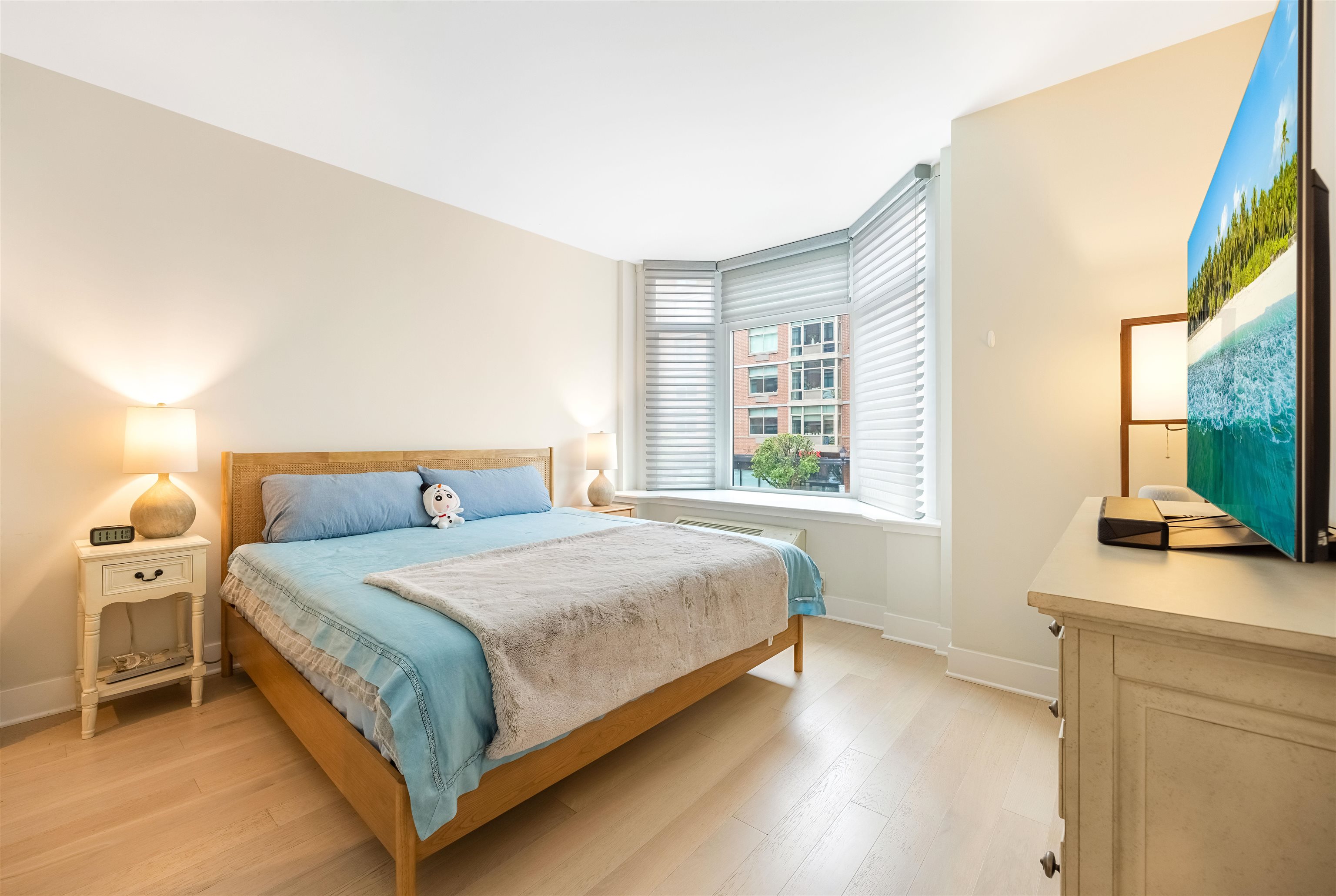 1400 HUDSON ST Unit: 209