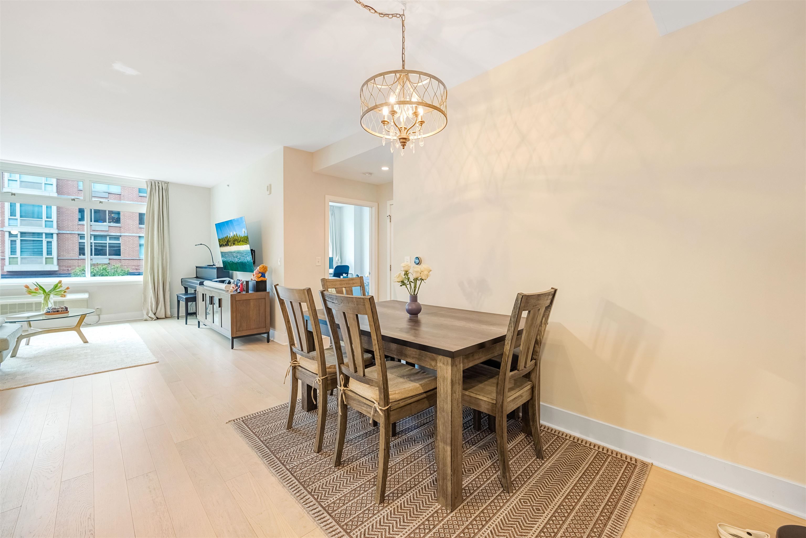1400 HUDSON ST Unit: 209