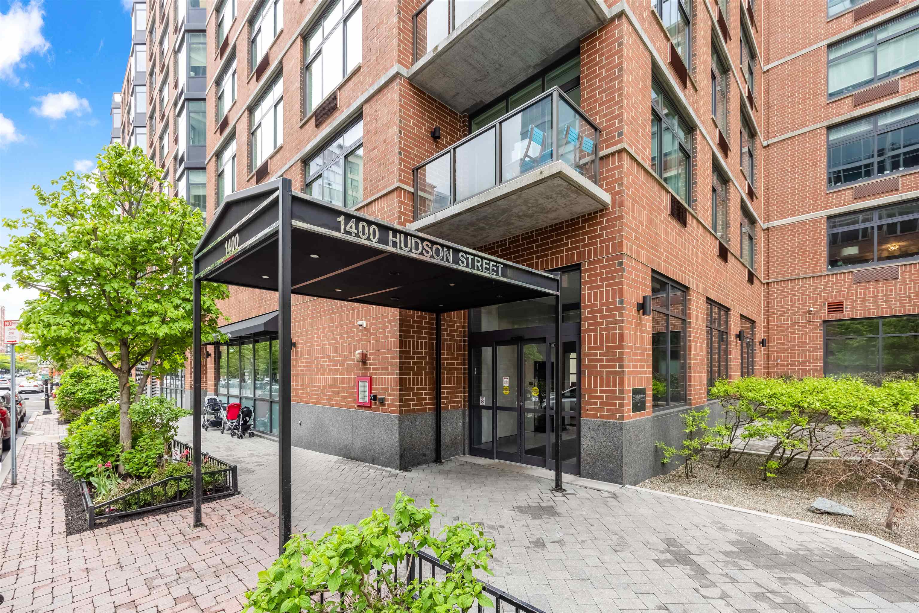 1400 HUDSON ST Unit: 209