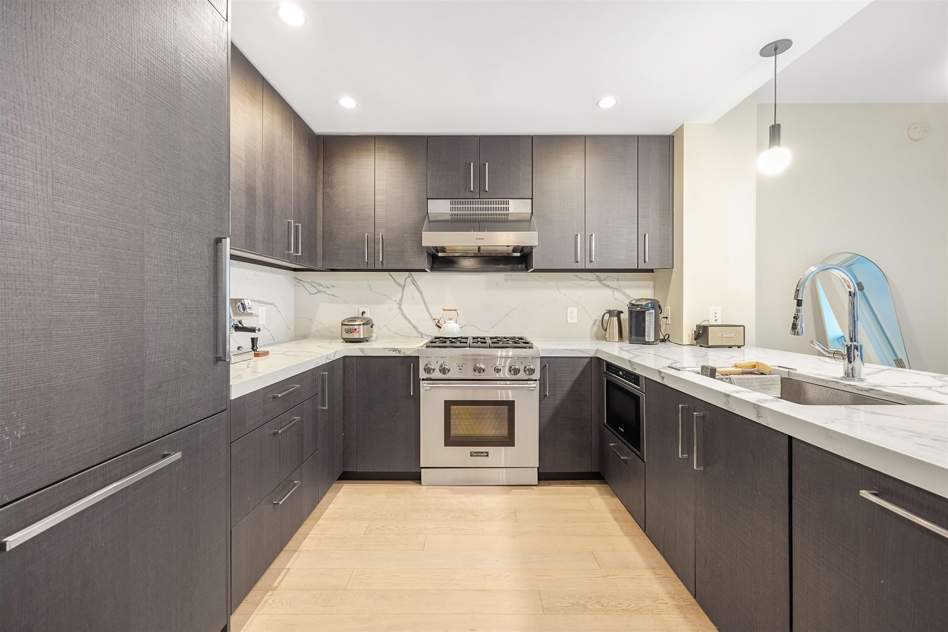 1400 HUDSON ST Unit: 209