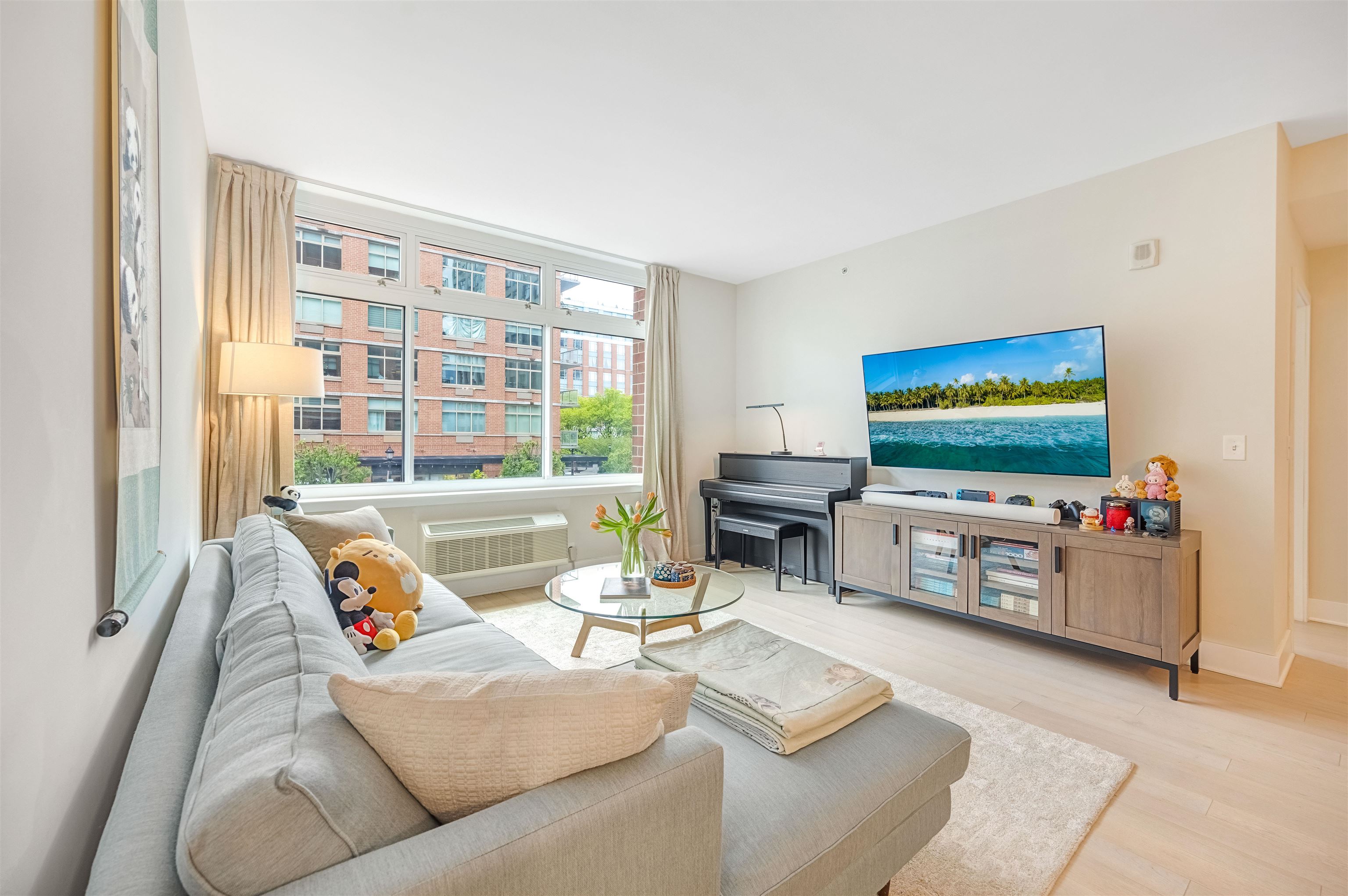 1400 HUDSON ST Unit: 209