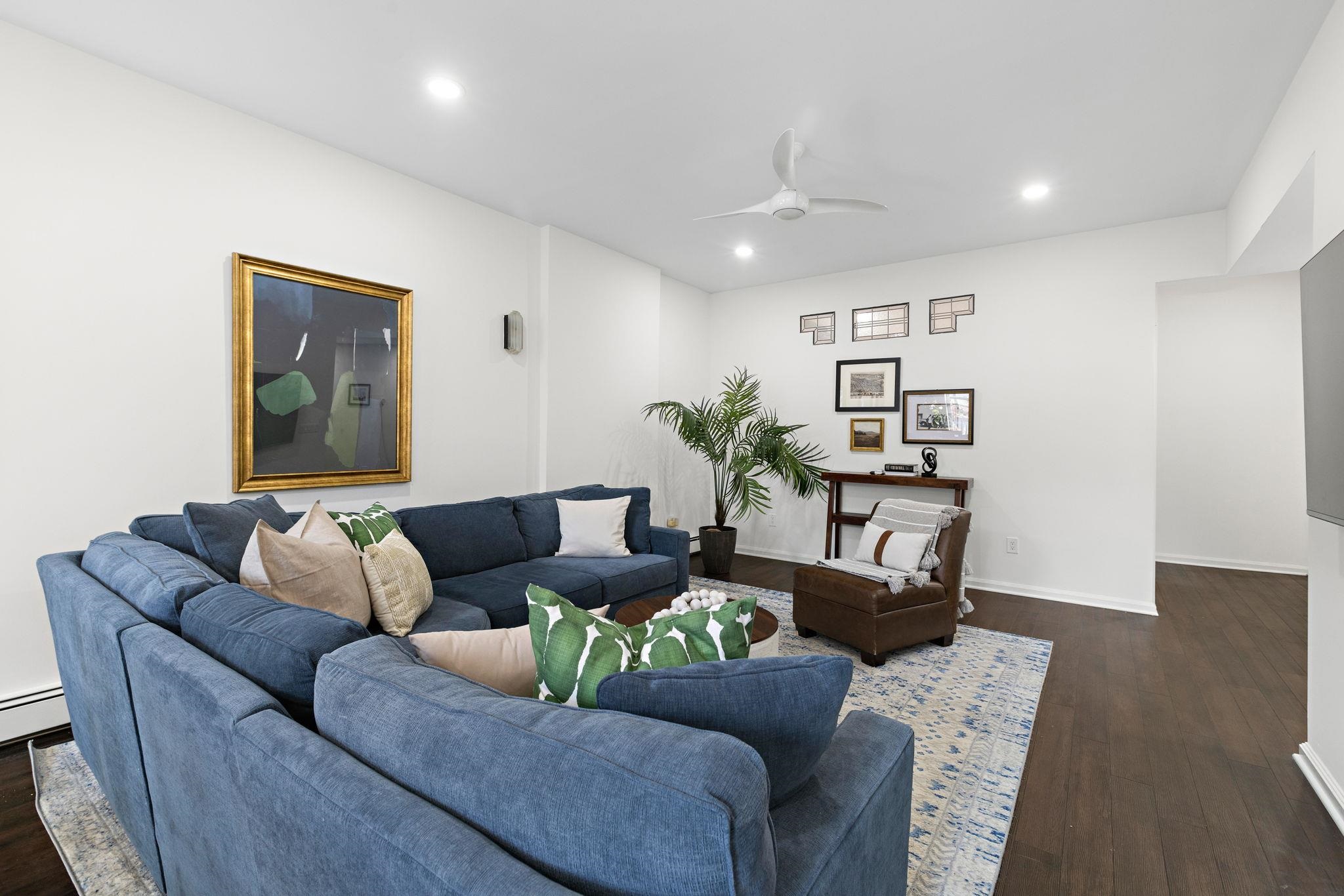 304 HUDSON ST Unit: 3