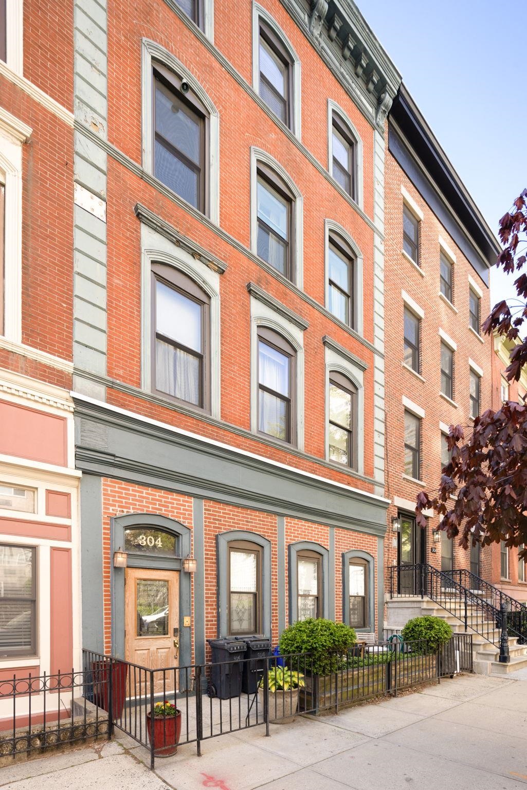 304 HUDSON ST Unit: 3