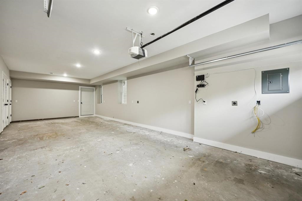 111 POPLAR ST
