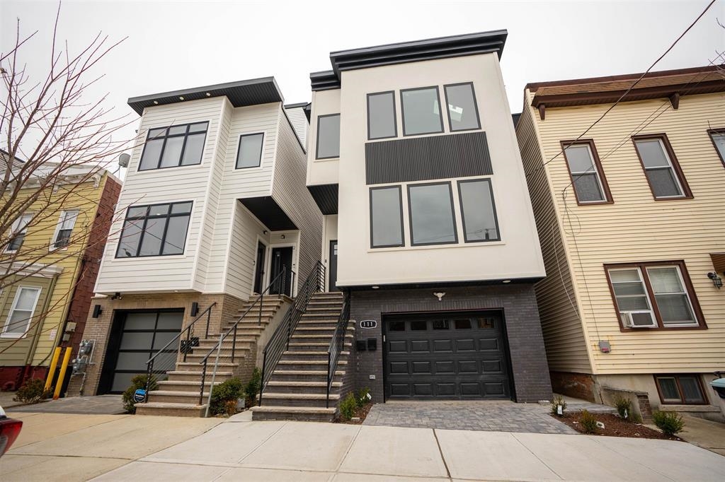 111 POPLAR ST