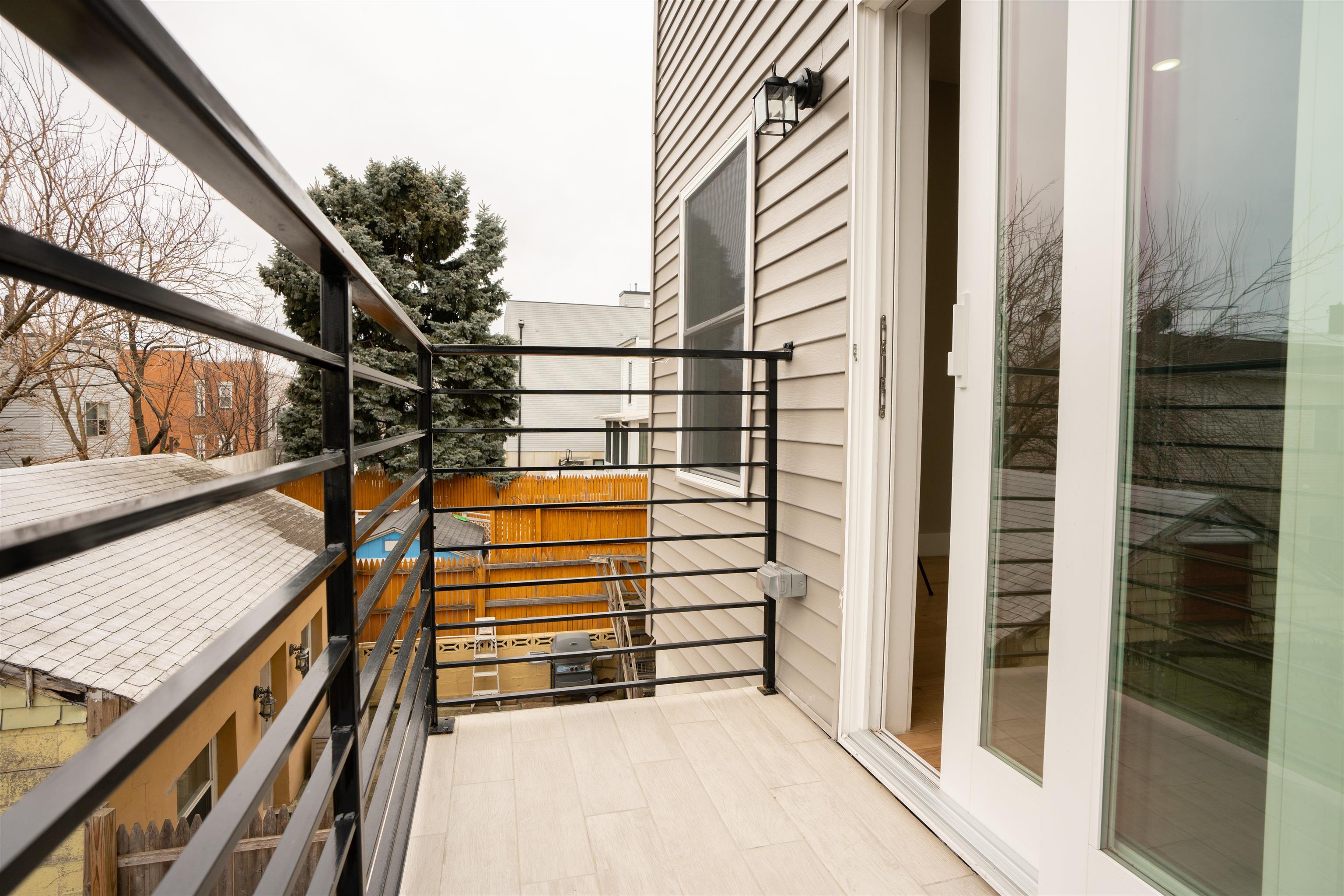 111 POPLAR ST
