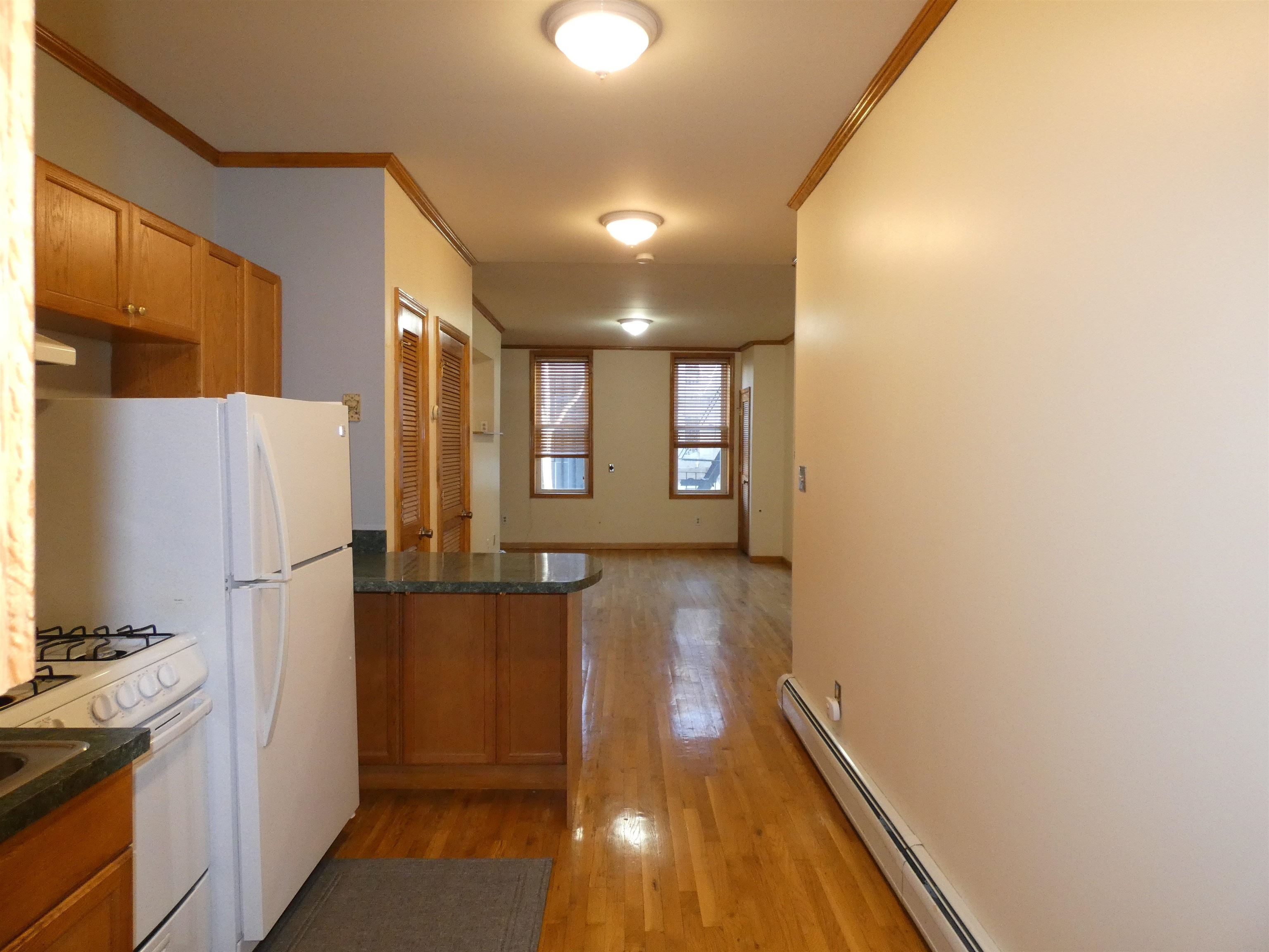 931 PARK AVE Unit: 2L