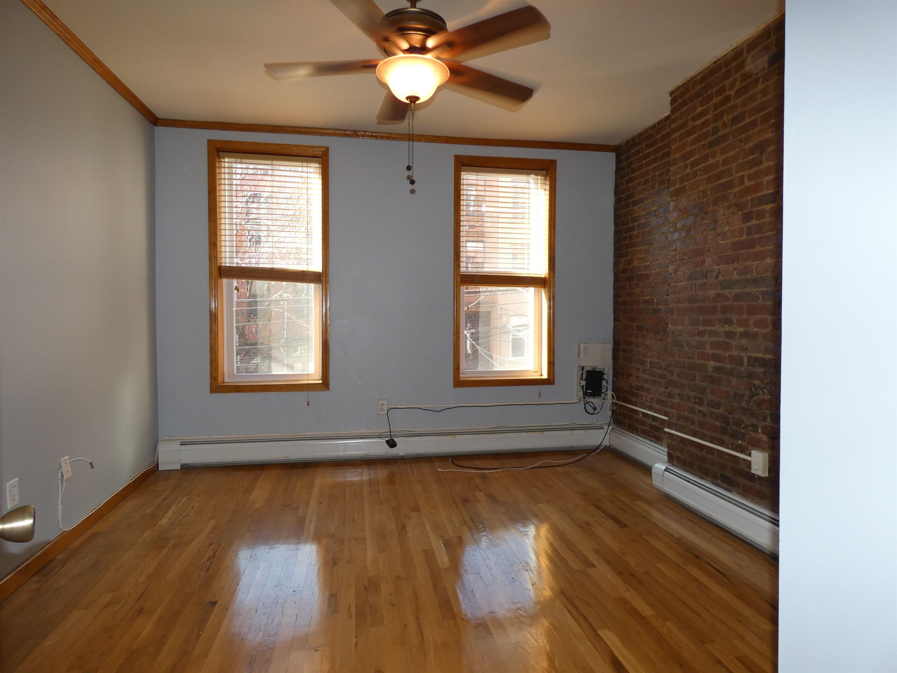 931 PARK AVE Unit: 2L