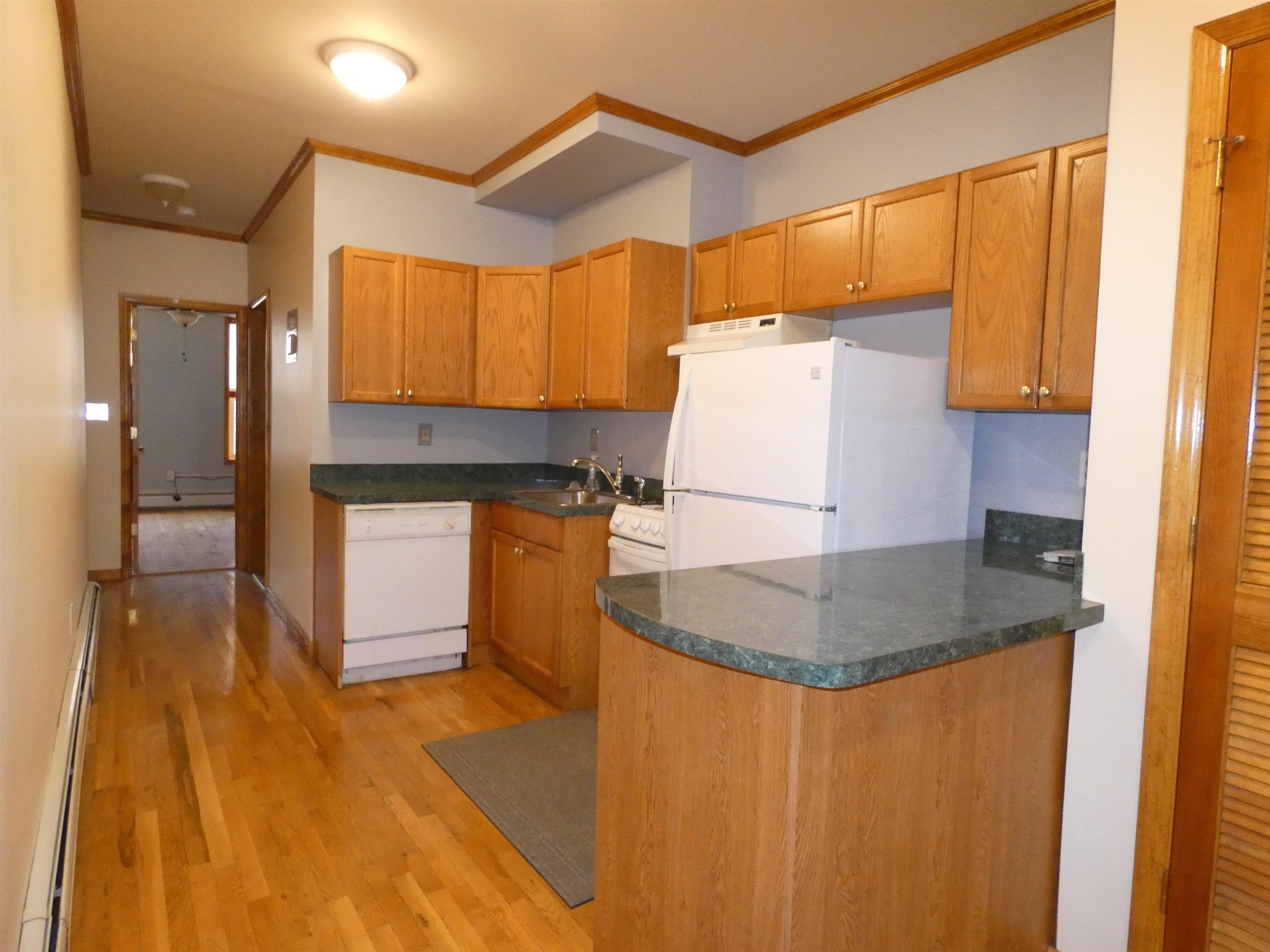 931 PARK AVE Unit: 2L