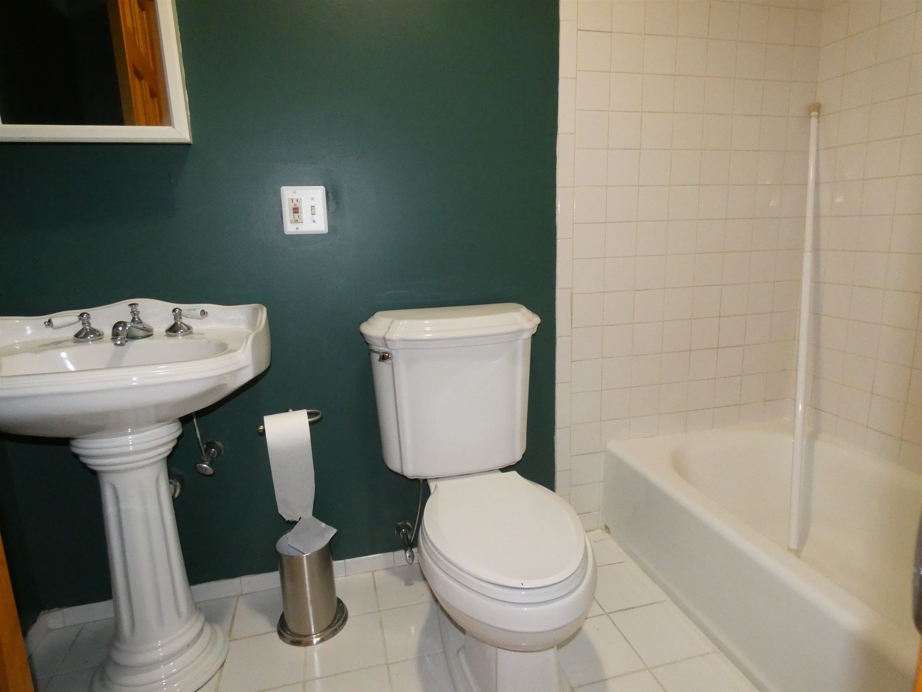 931 PARK AVE Unit: 2L
