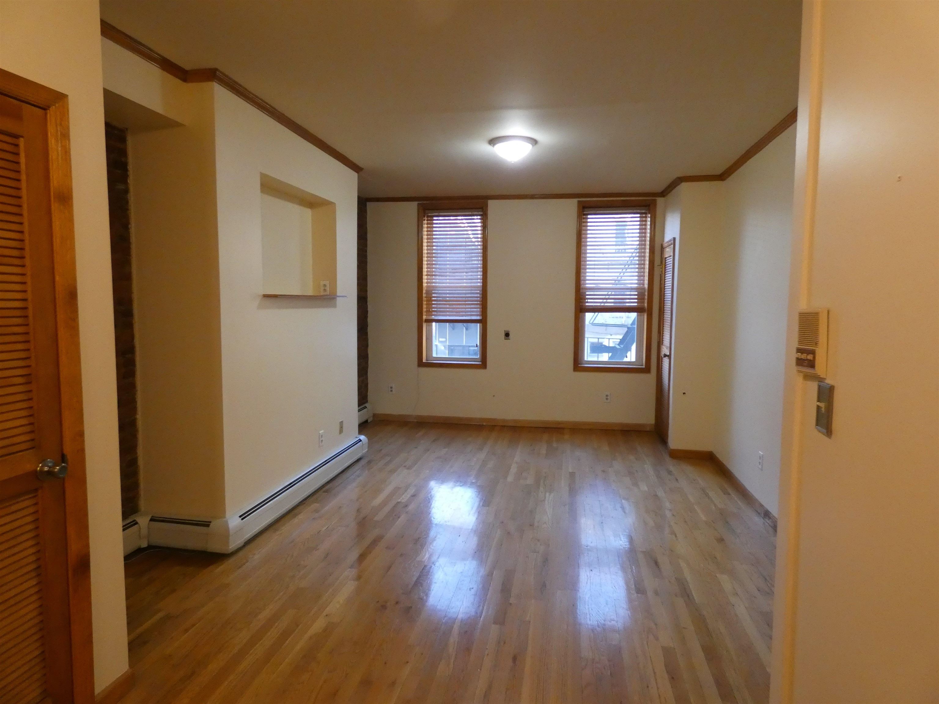 931 PARK AVE Unit: 2L