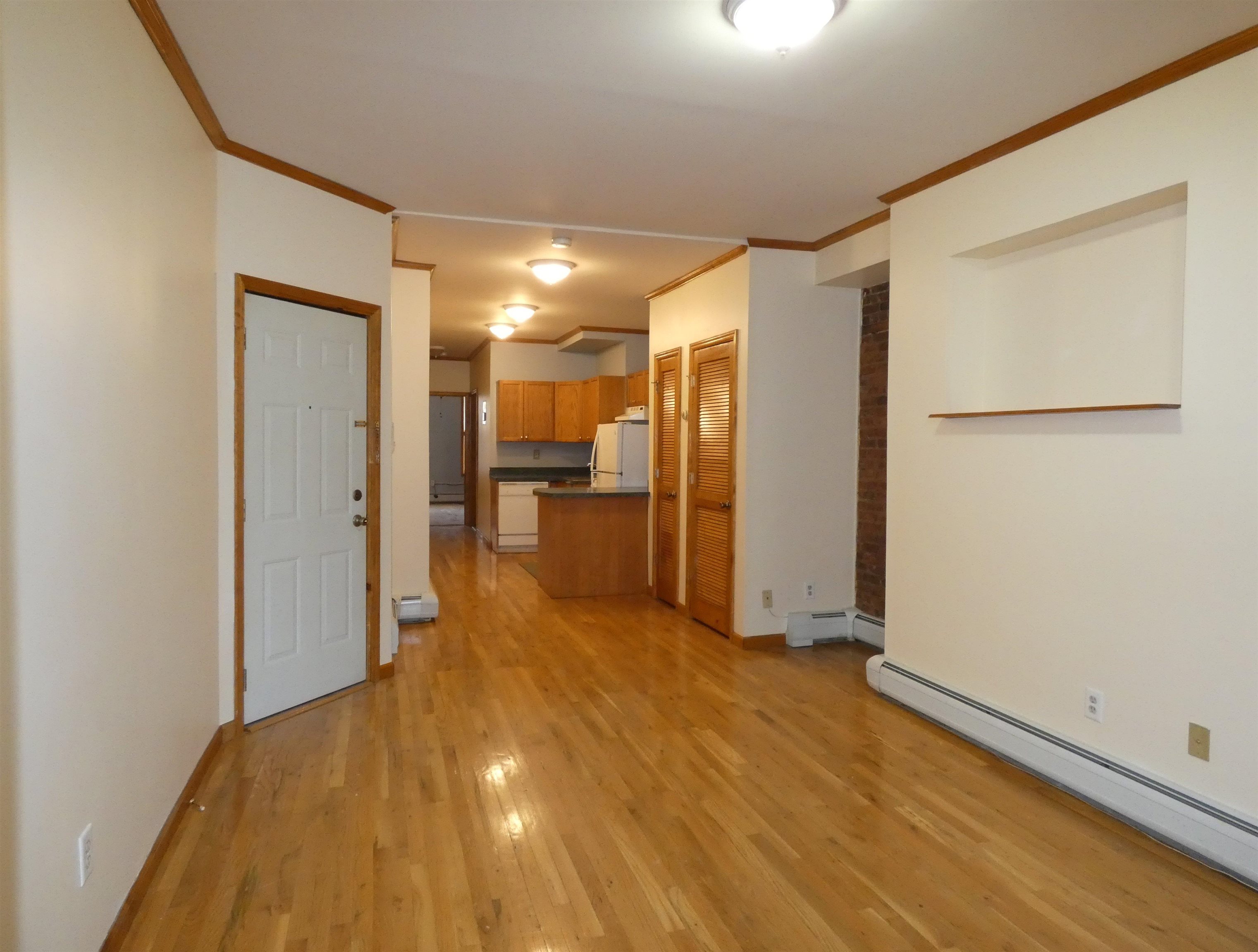 931 PARK AVE Unit: 2L