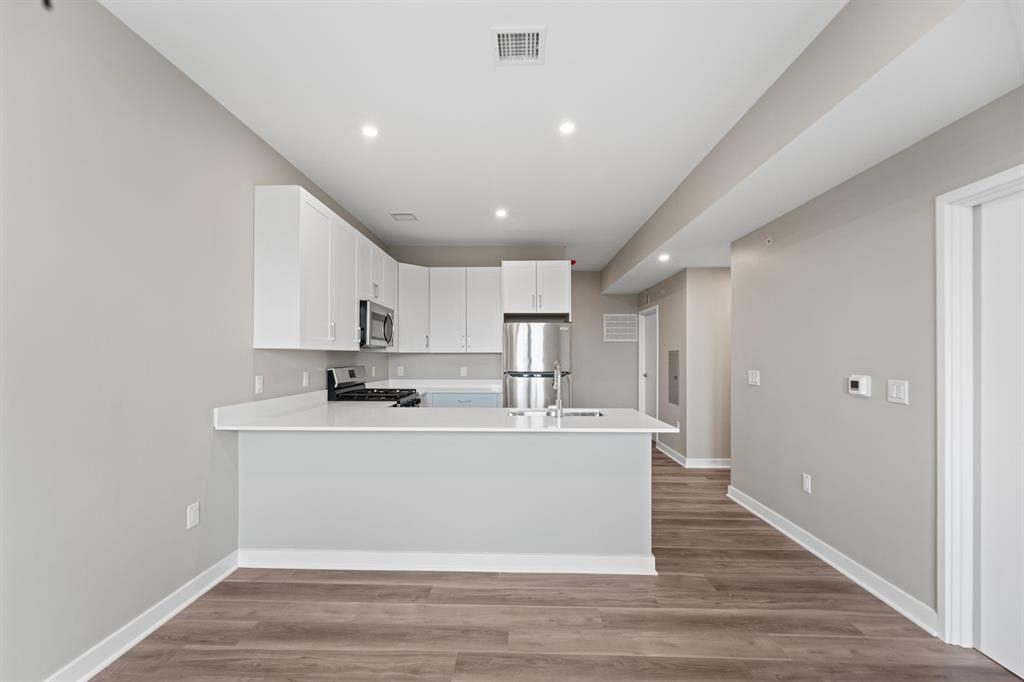 475 COMMUNIPAW AVE Unit: 205