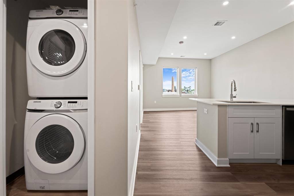 475 COMMUNIPAW AVE Unit: 205