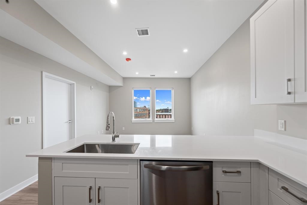 475 COMMUNIPAW AVE Unit: 205