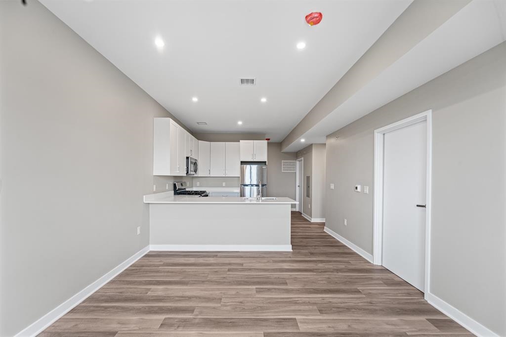475 COMMUNIPAW AVE Unit: 205