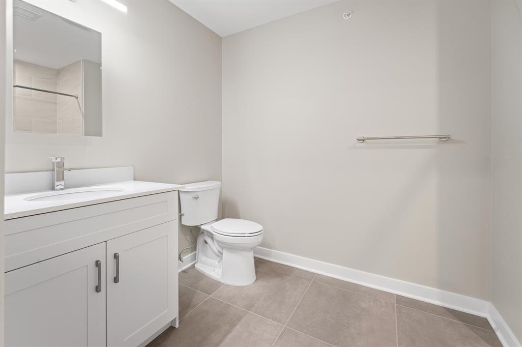 475 COMMUNIPAW AVE Unit: 205