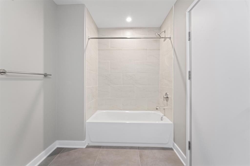 475 COMMUNIPAW AVE Unit: 205