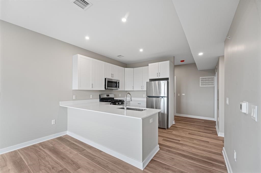 475 COMMUNIPAW AVE Unit: 205